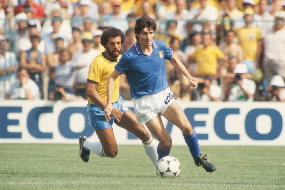 Rossi, ante Junior, durante el Italia-Brasil del Mundial 82.