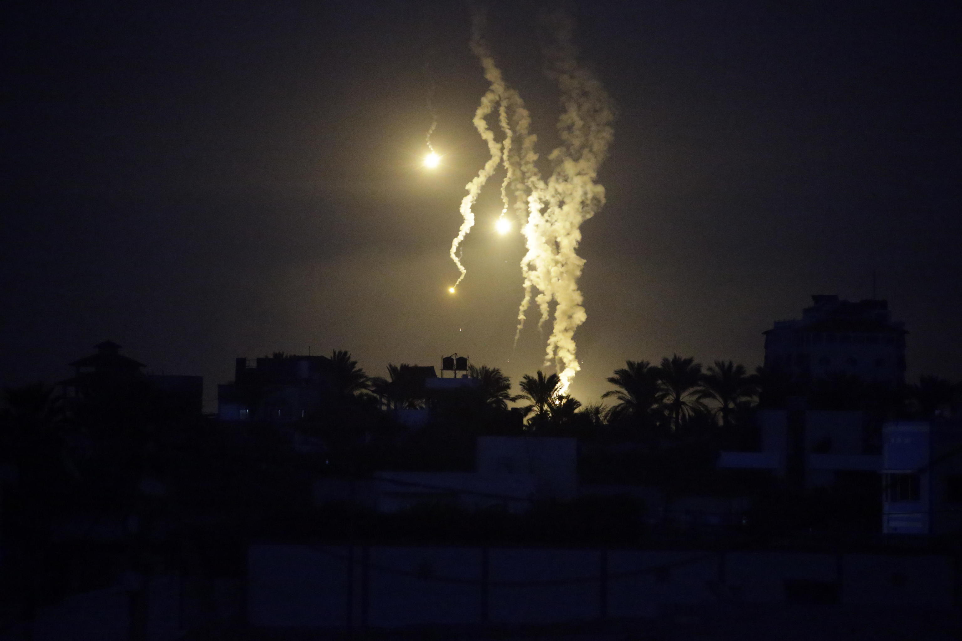 Bombardeos israeles sobre la Franja de Gaza este sbado por la noche.