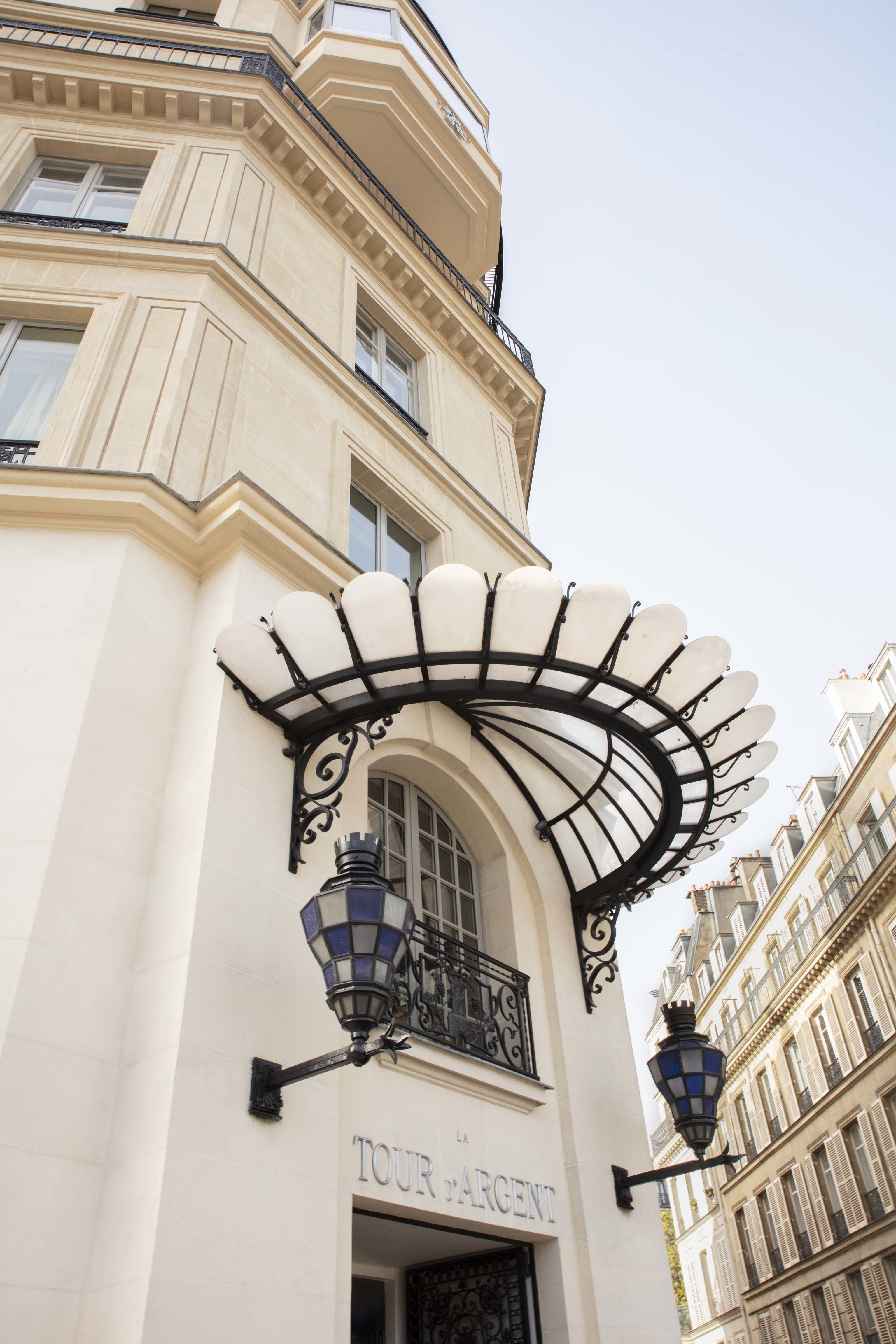 La fachada del famoso restaurante parisino.