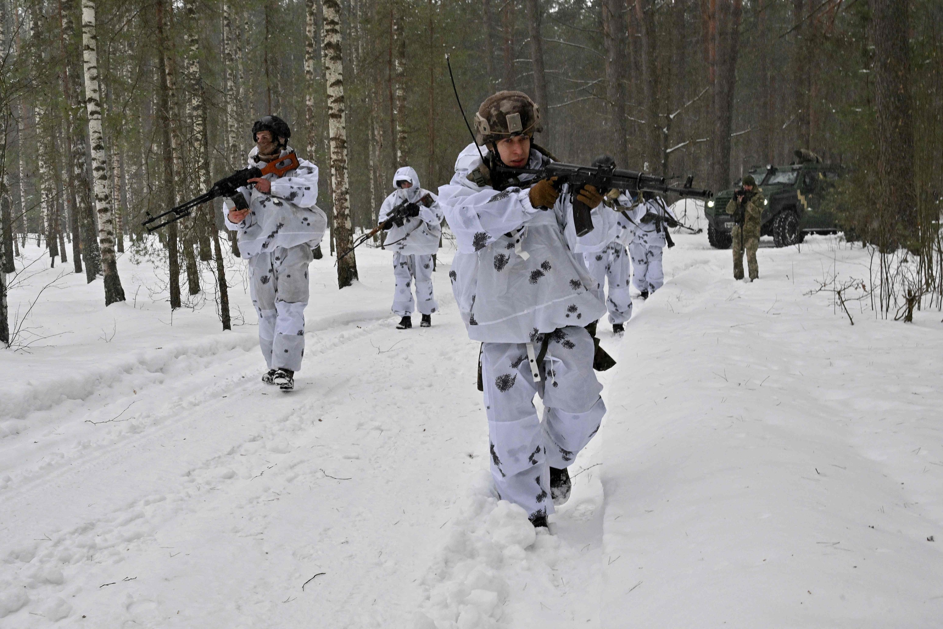Guardias ucranianos en la frontera con Bielorrusia.