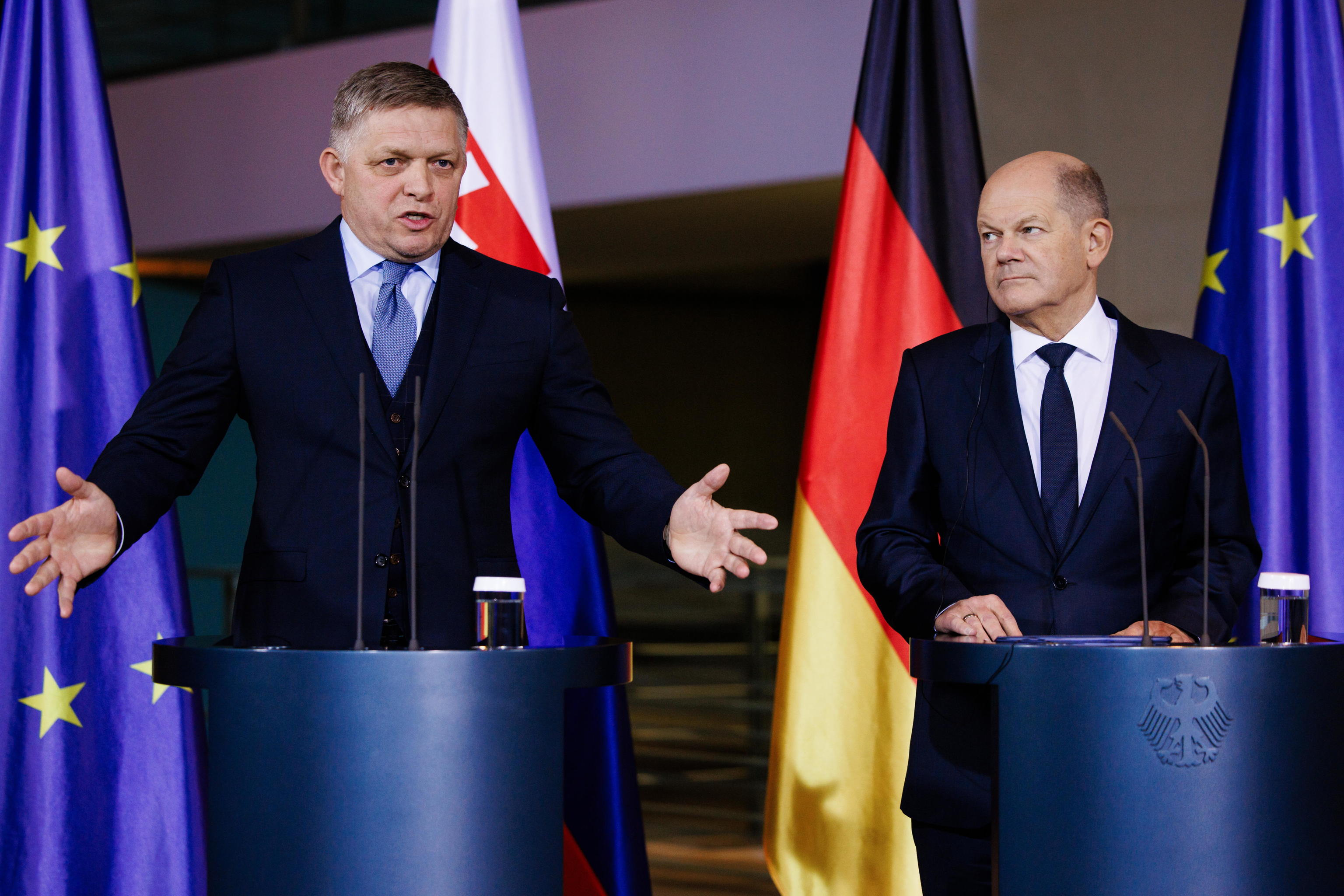 El primer ministro de Eslovaquia junto al canciller alemn.