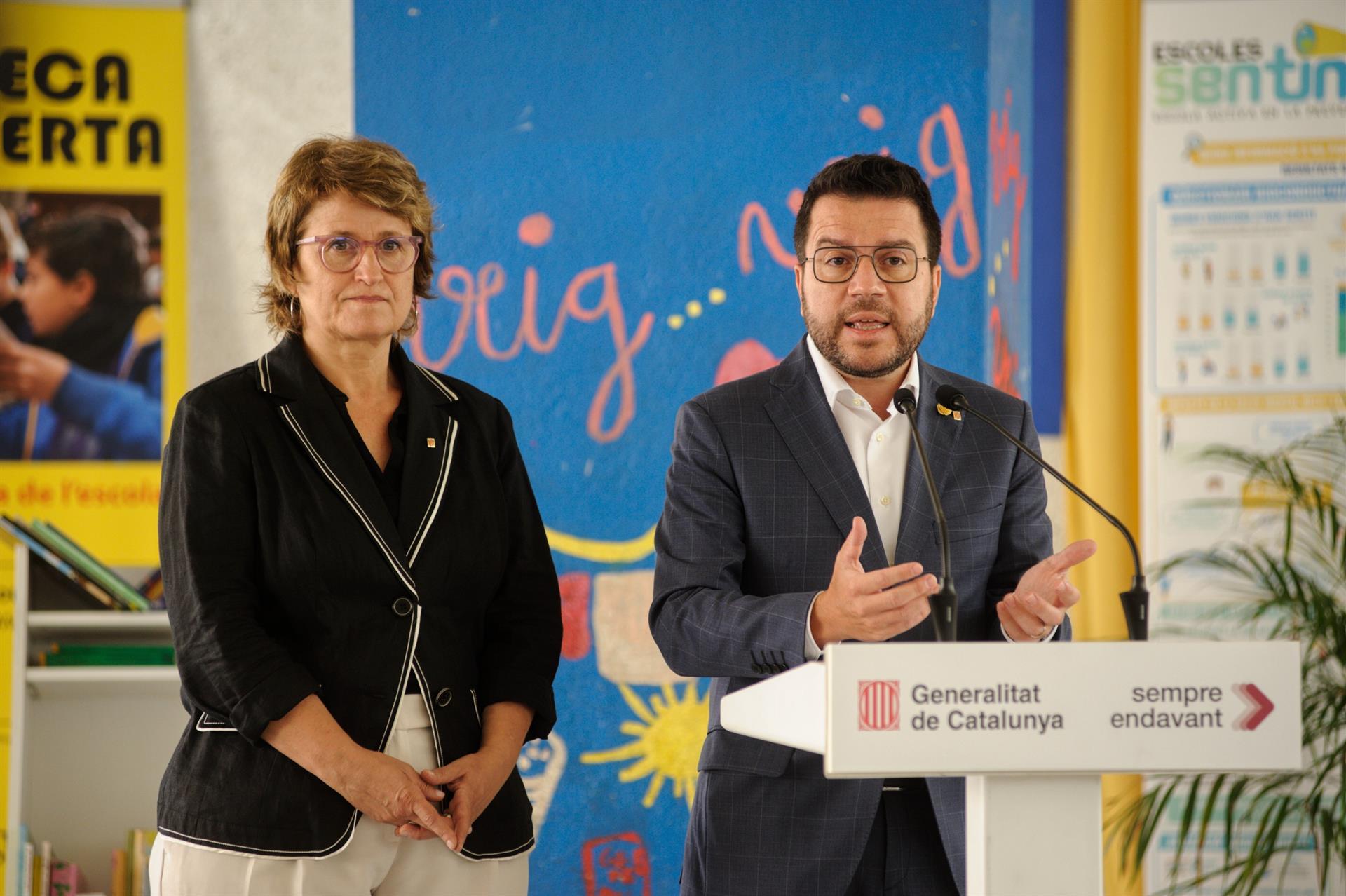 La consejera de Educacin, Anna Sim, y el presidente cataln, Pere Aragons.