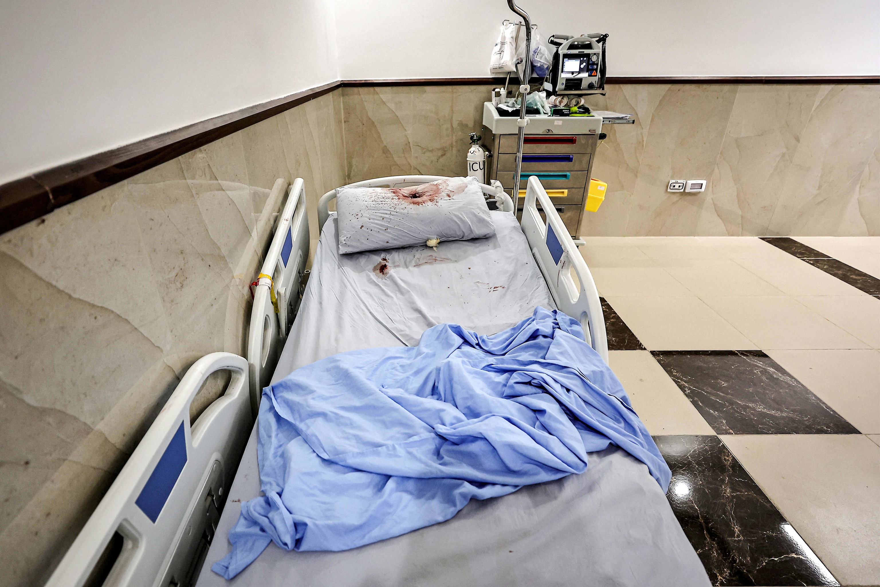 Miembros de las fuerzas israelíes asaltan disfrazados de médicos y pacientes un hospital de Cisjordania