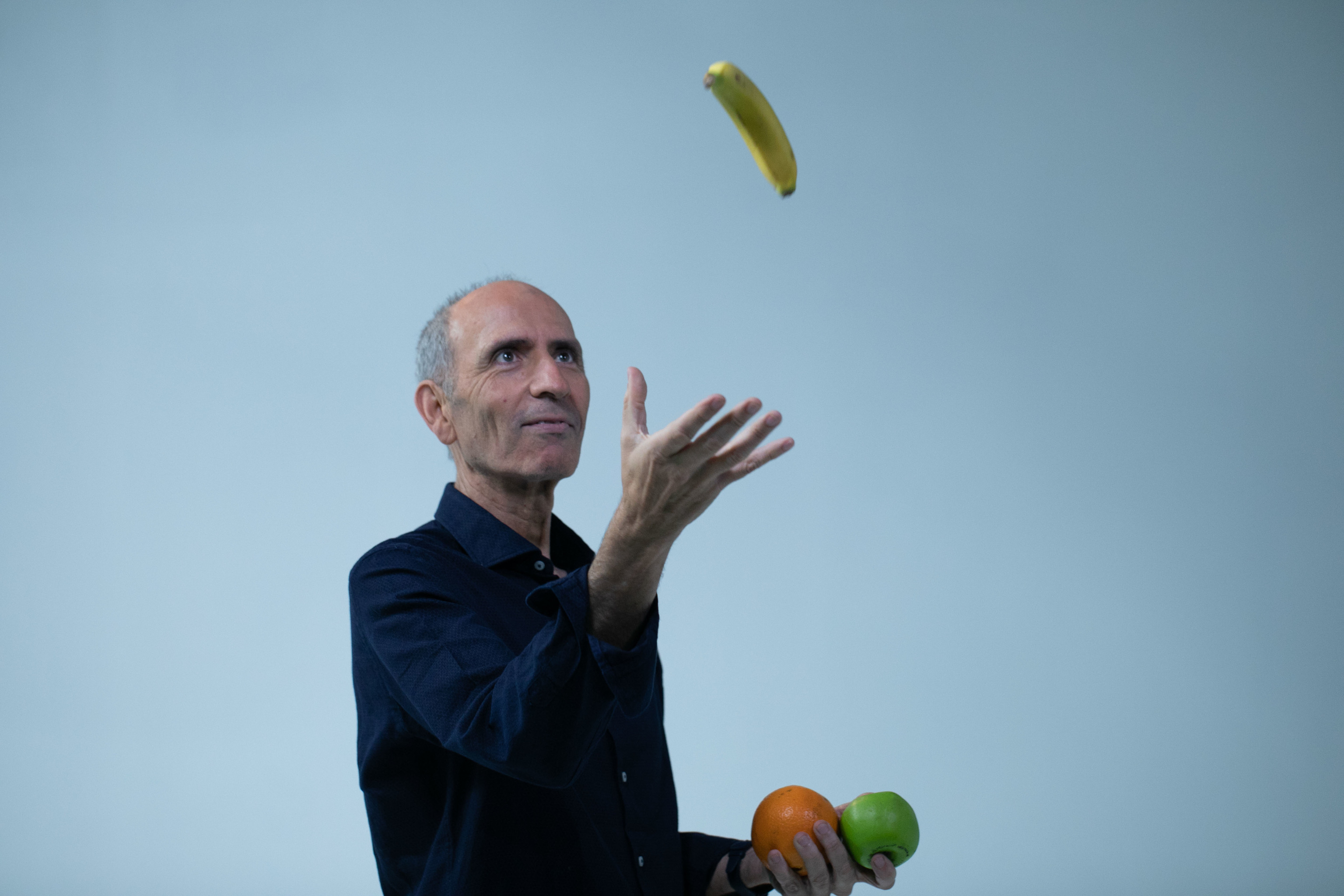 El doctor Carlos Casabona defiende que la fruta es 'cool'.