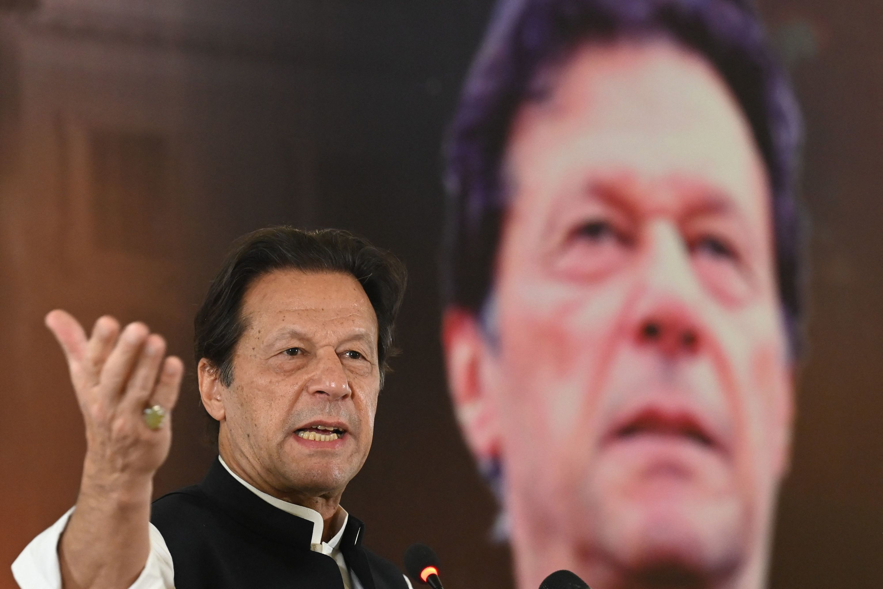 Un tribunal de Pakistán condena a 14 años de prisión al ex primer ministro Imran Khan