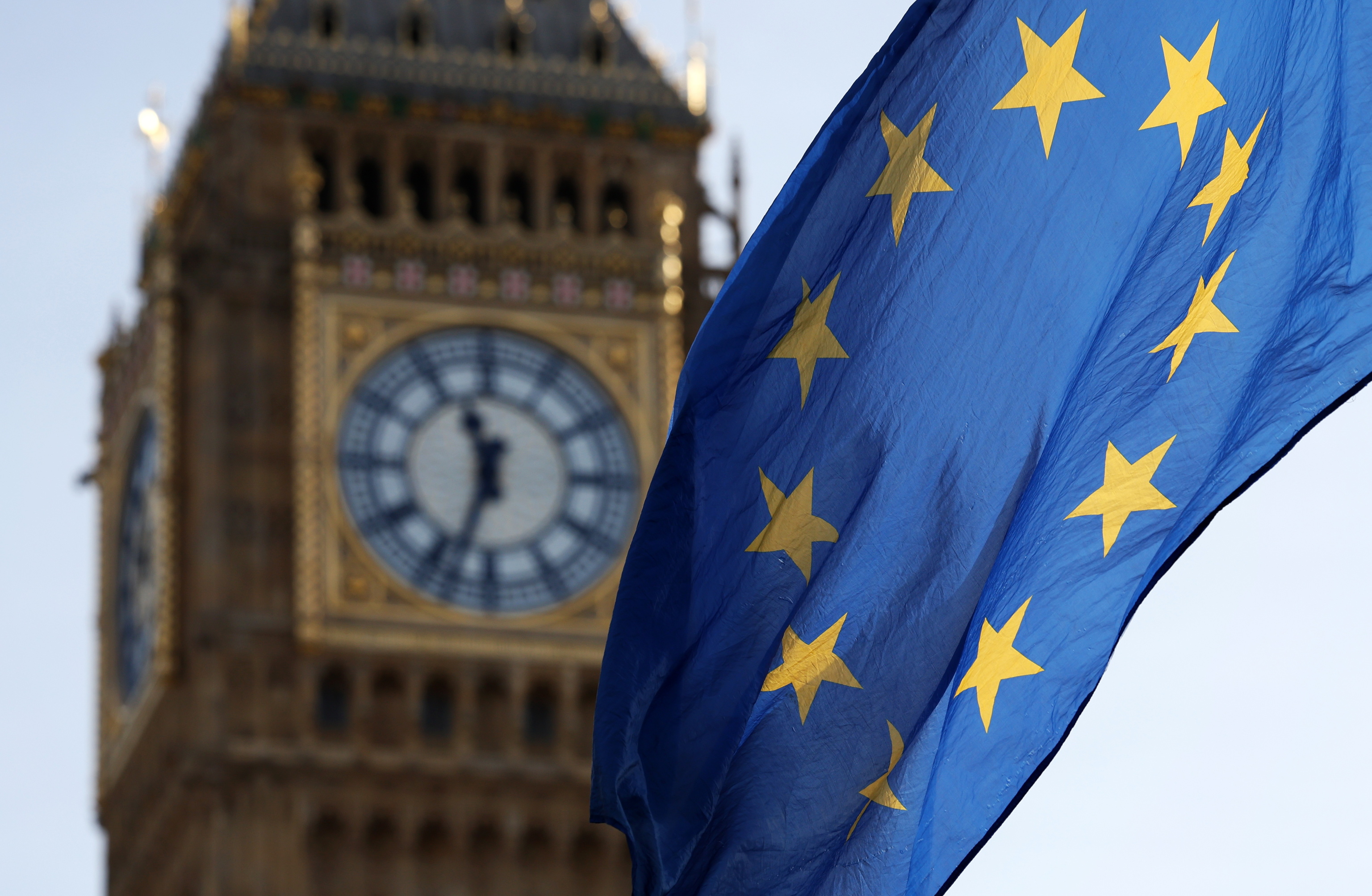 La bandera de la UE junto al Big Ben, en Londres.