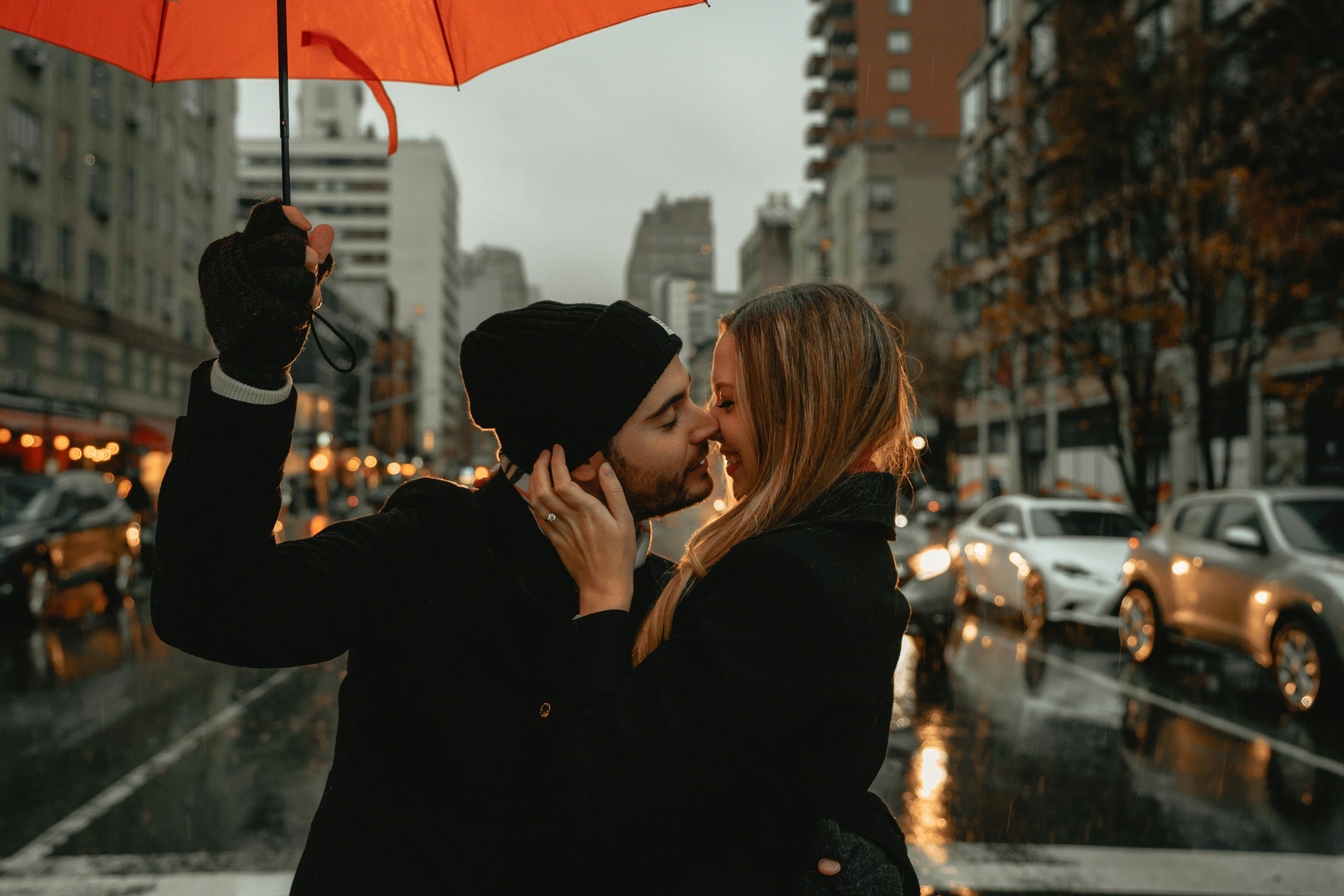 ¿Sabías que besar a alguien todos los días tiene muchos beneficios?