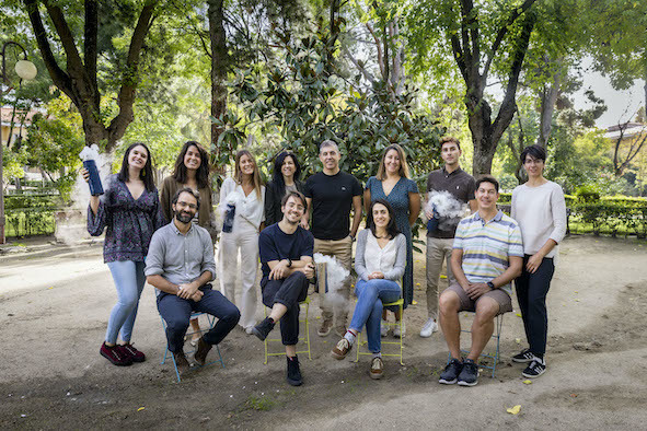 Miembros del grupo de Complejos Macromoleculares en la Respuesta a Daños en el DNA del CNIO. Óscar Llorca está de pie en el centro; Marina Serna es la primera por la derecha.