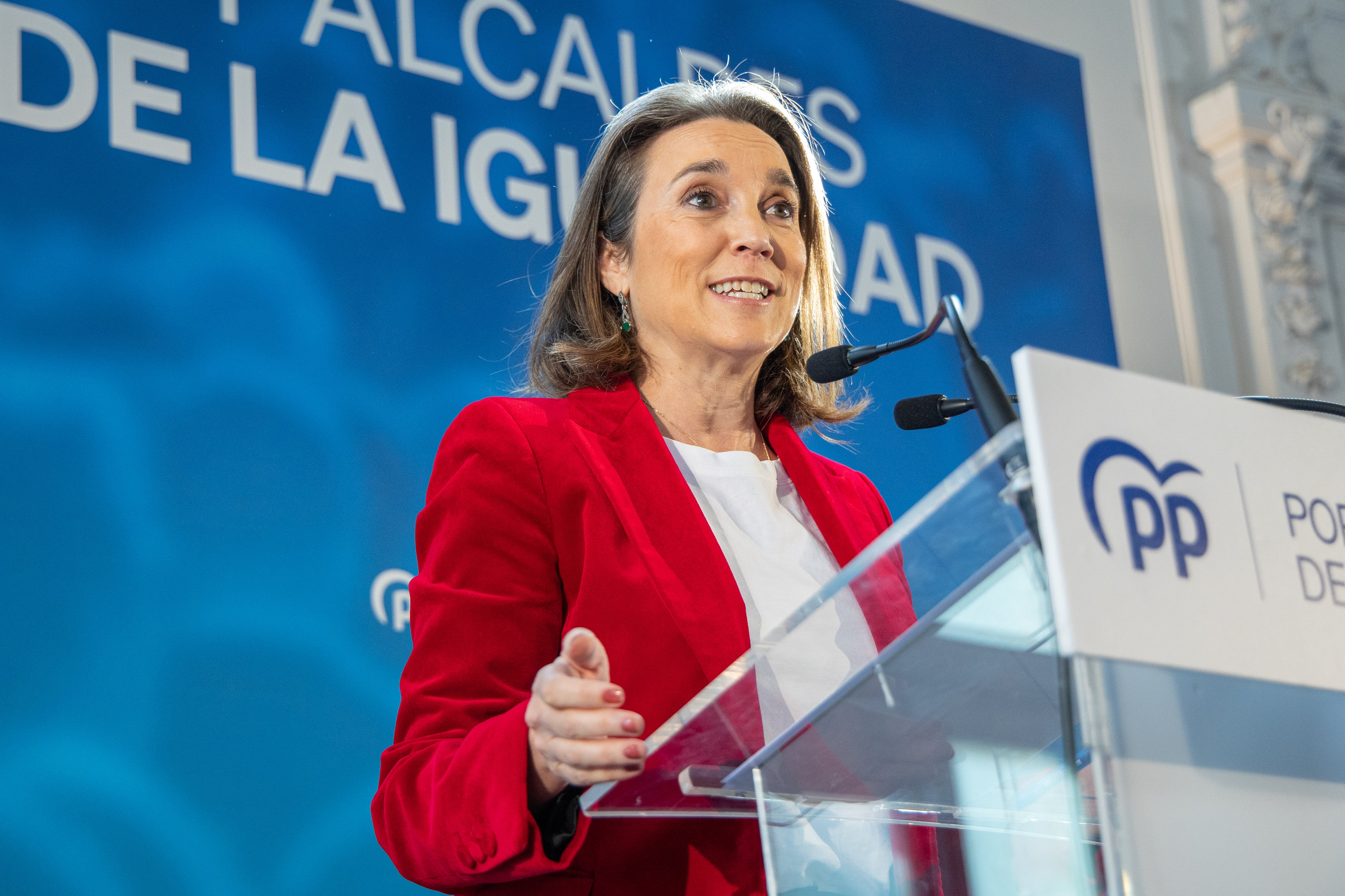 Gamarra responde a la ex ministra francesa Ségolène Royal tras calificar de «incomibles» los tomates españoles: «Esa señora no ha comido uno en su vida»