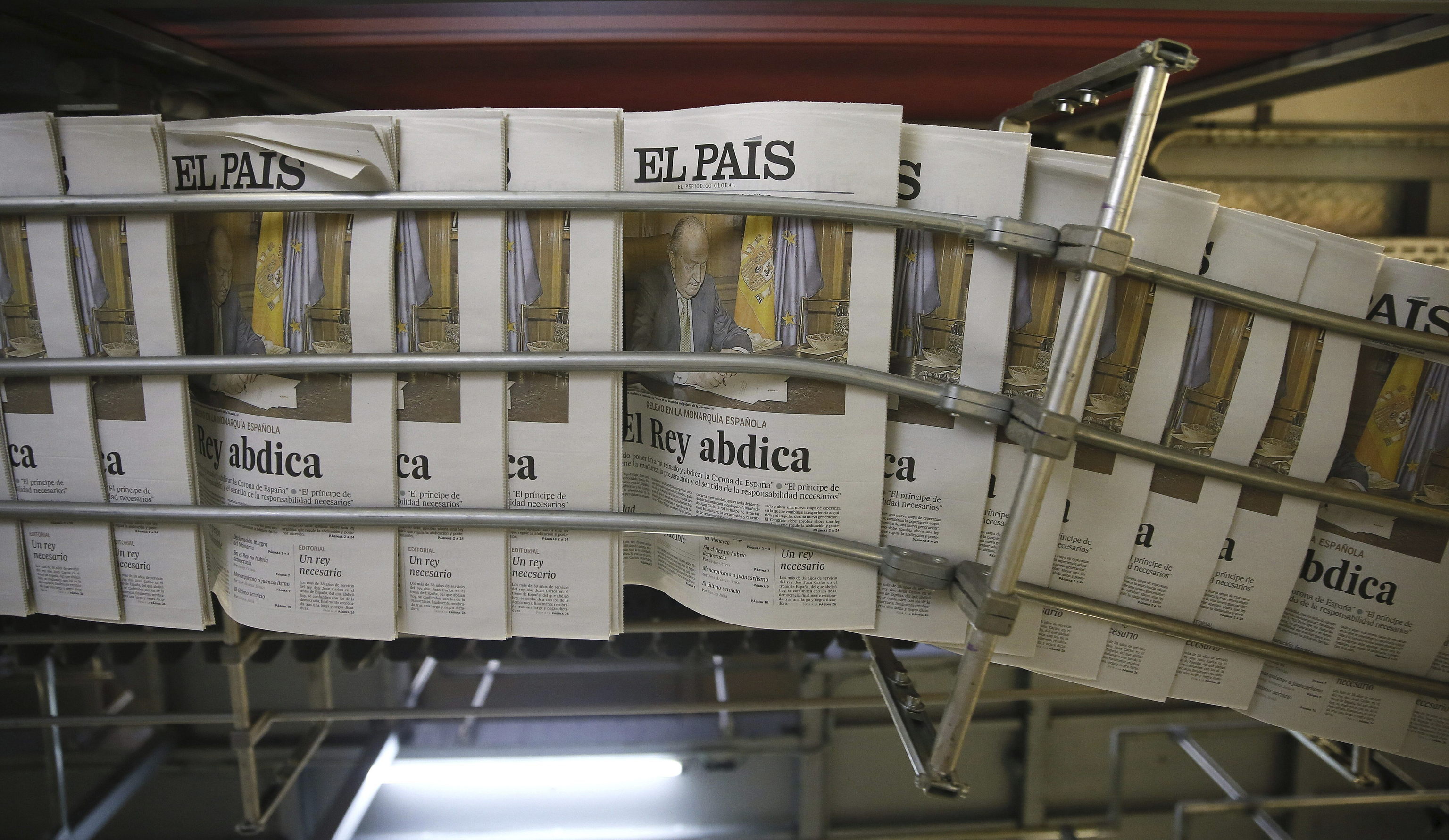 Ejemplares de El País.