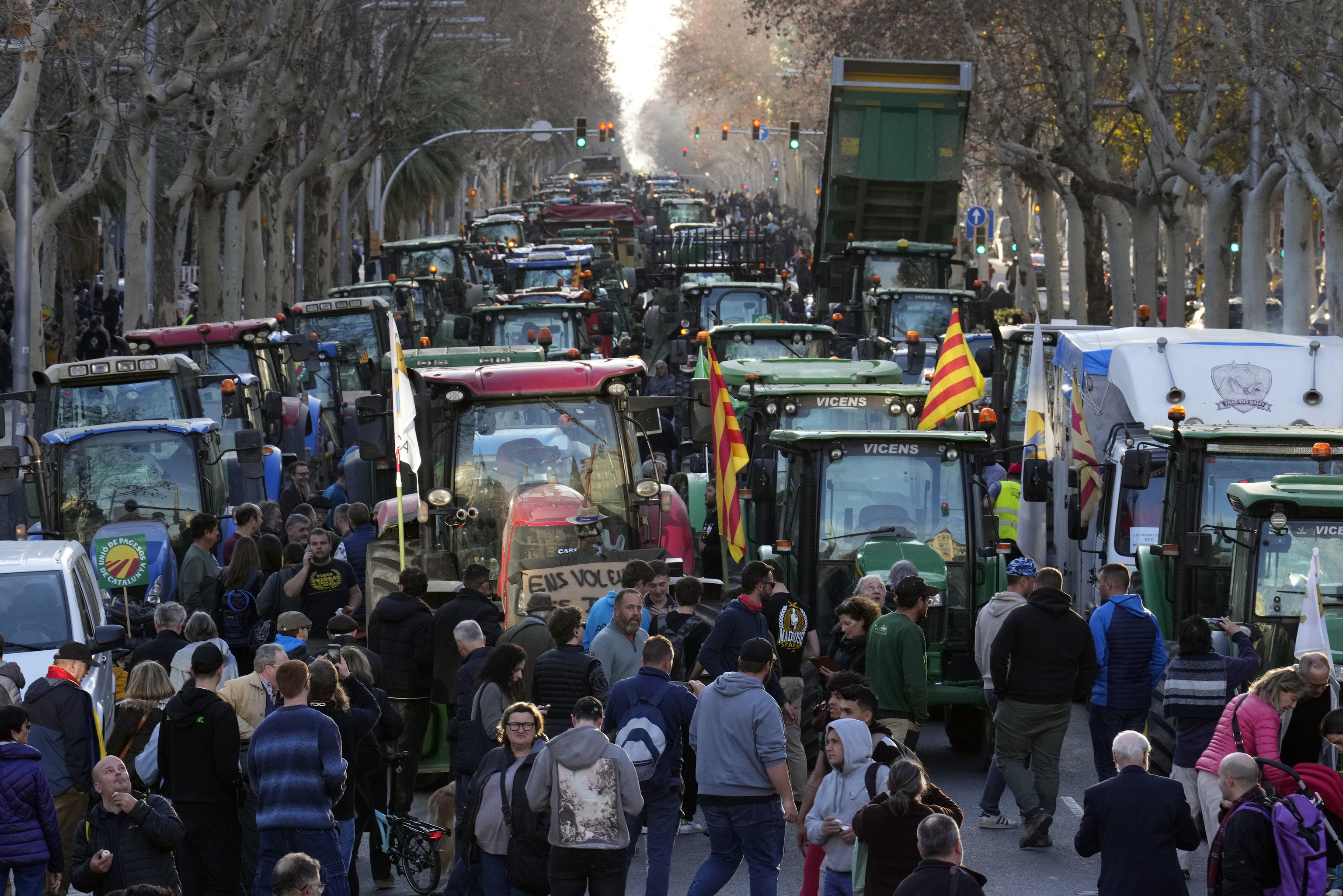 Centenares de tractores llegan a Barcelona.