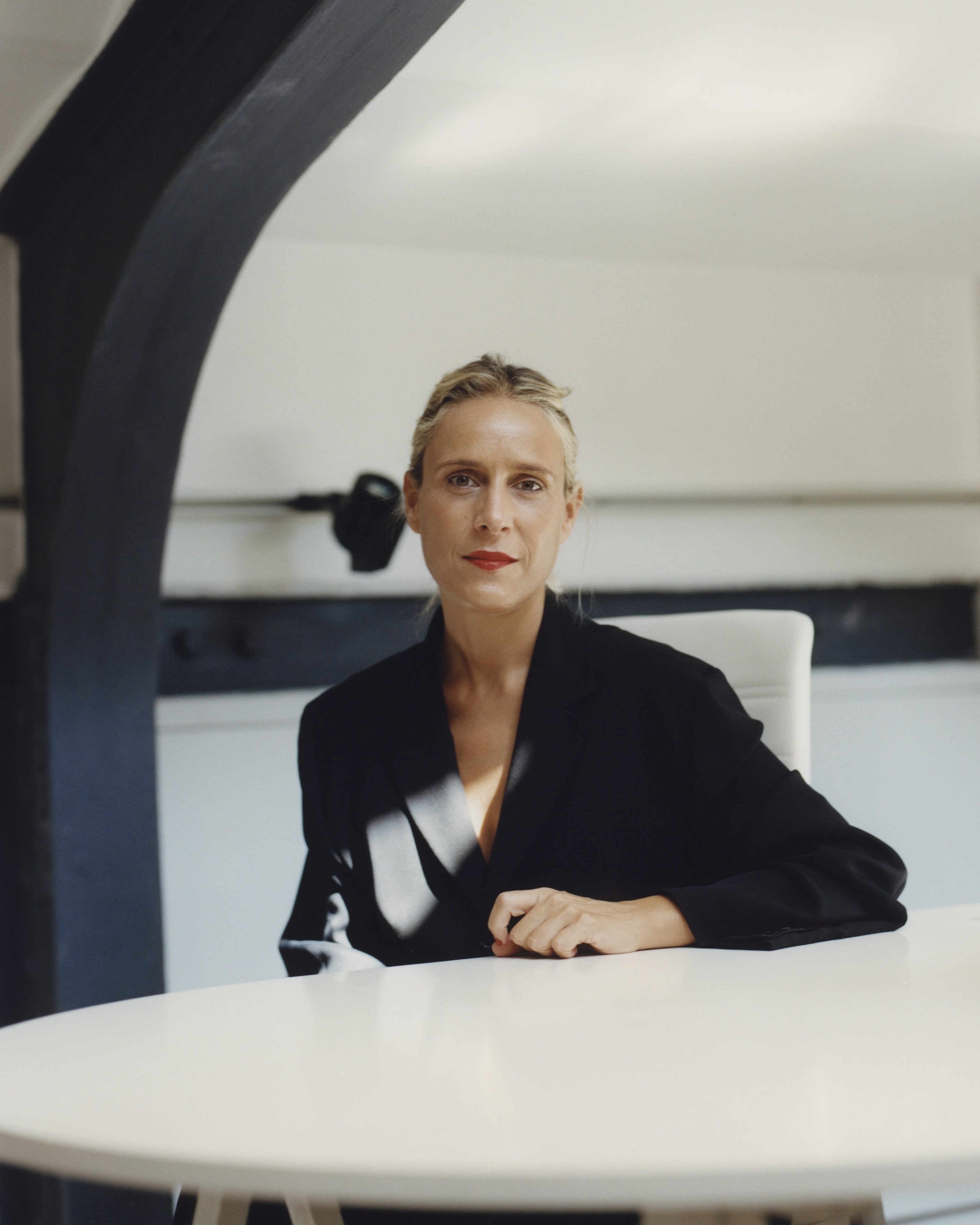 Miren Arzalluz es la directora de Palais Galliera, experta en Balenciaga y la historia de la moda