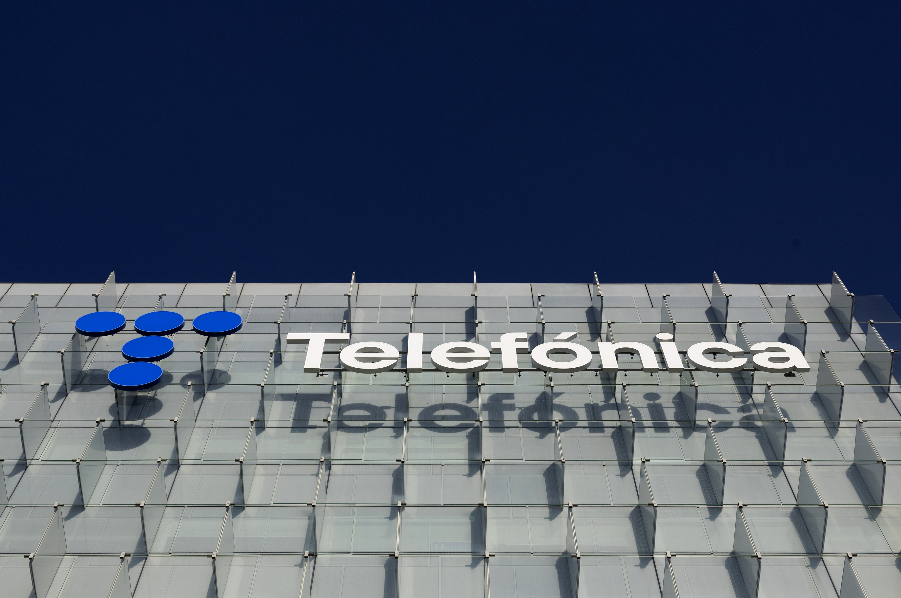Fachada de la sede de Telefónica en Madrid.