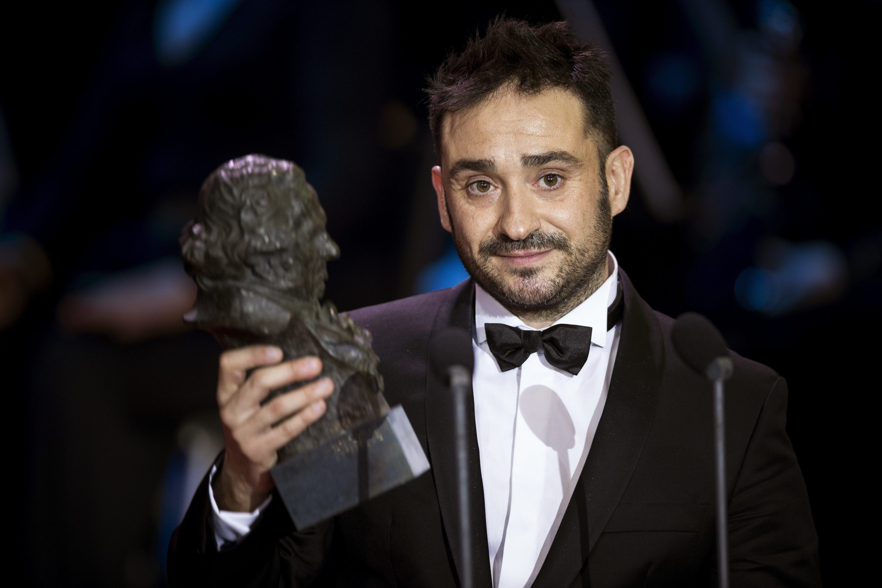 J.A. Bayona con su Goya por Mejor Director en 2017