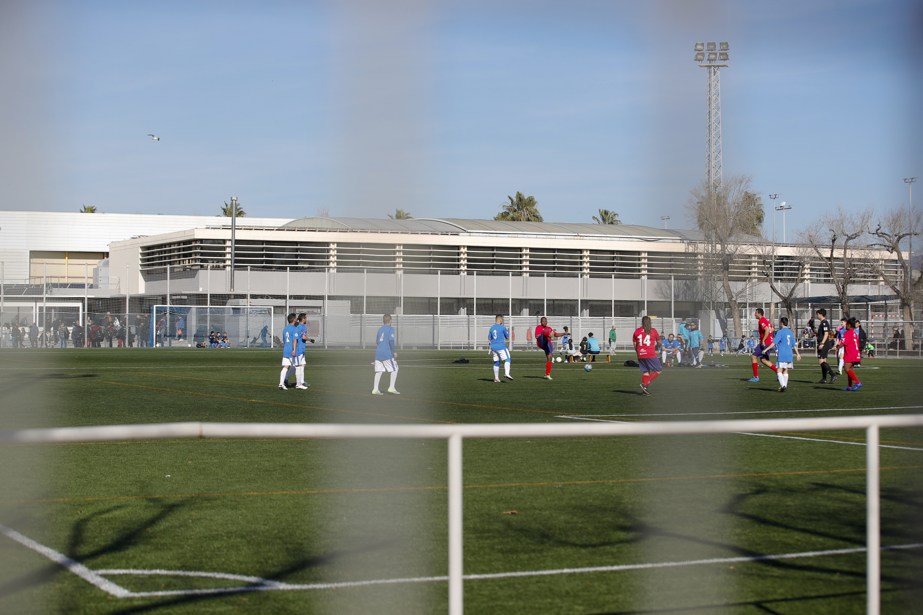 Un partido en el campo del Terlenka, en El Prat.