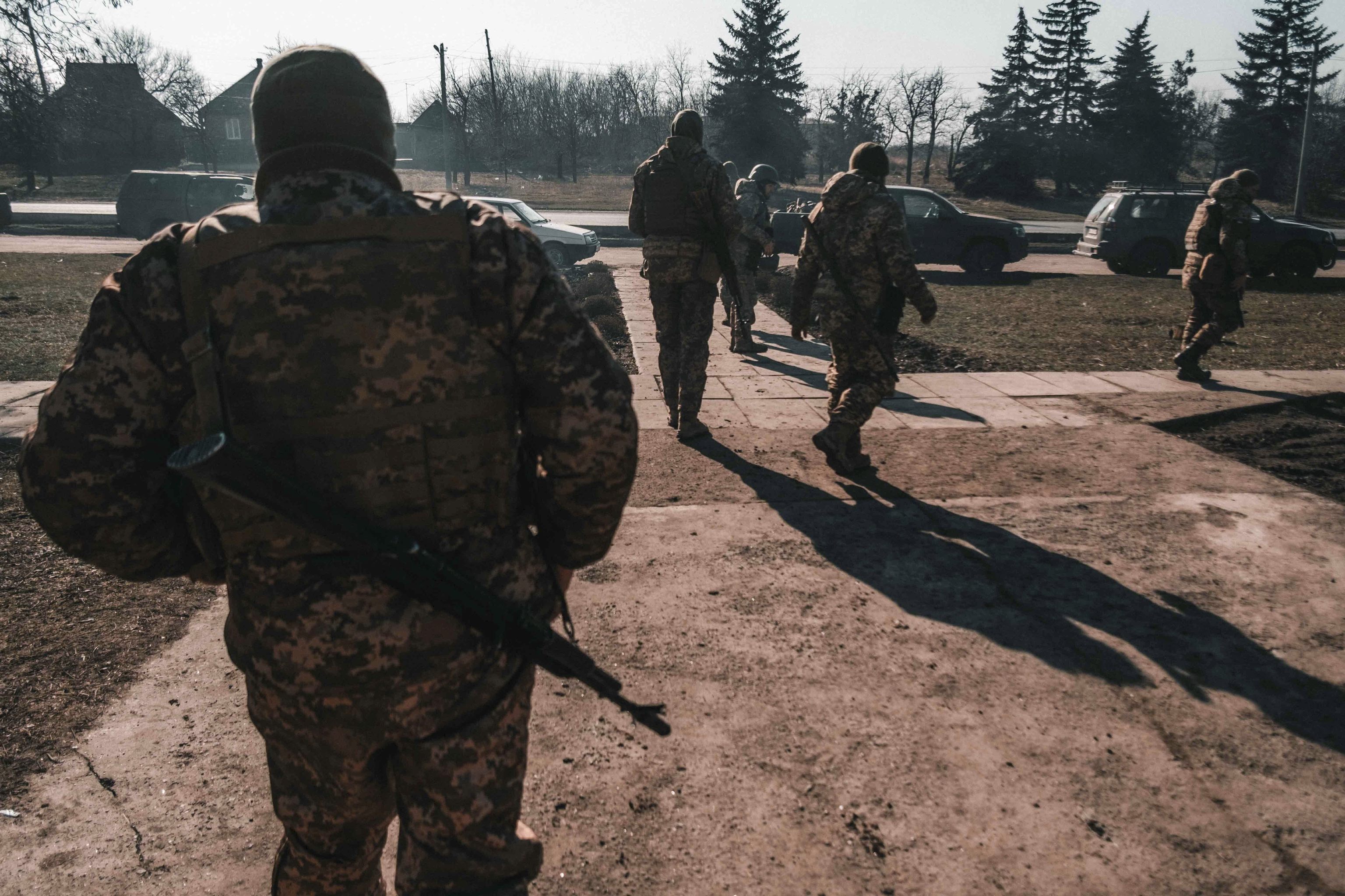 Tropas ucranianas en los alrededores de la ruta de evacuacin de Avdivka.