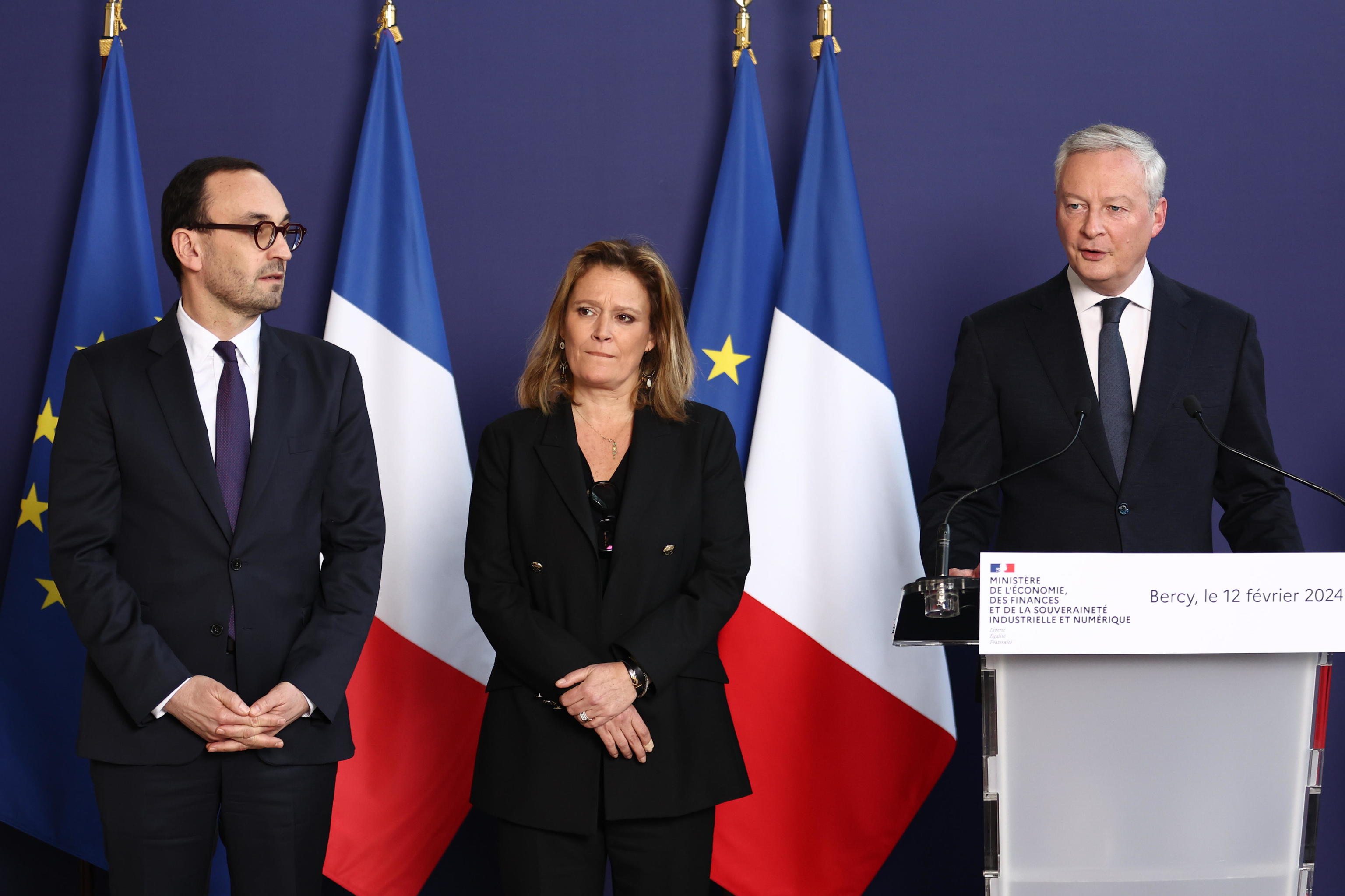 Francia rebaja su previsión de  crecimiento y anuncia un recorte extra de 10.000 millones