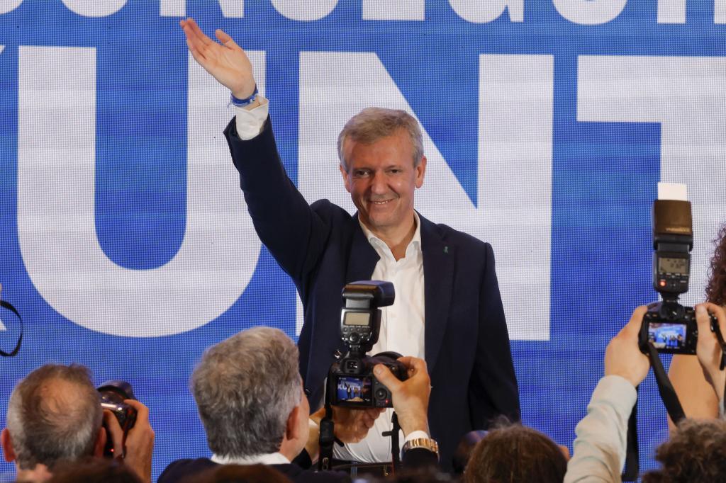 Alfonso Rueda celebra su victoria electoral.