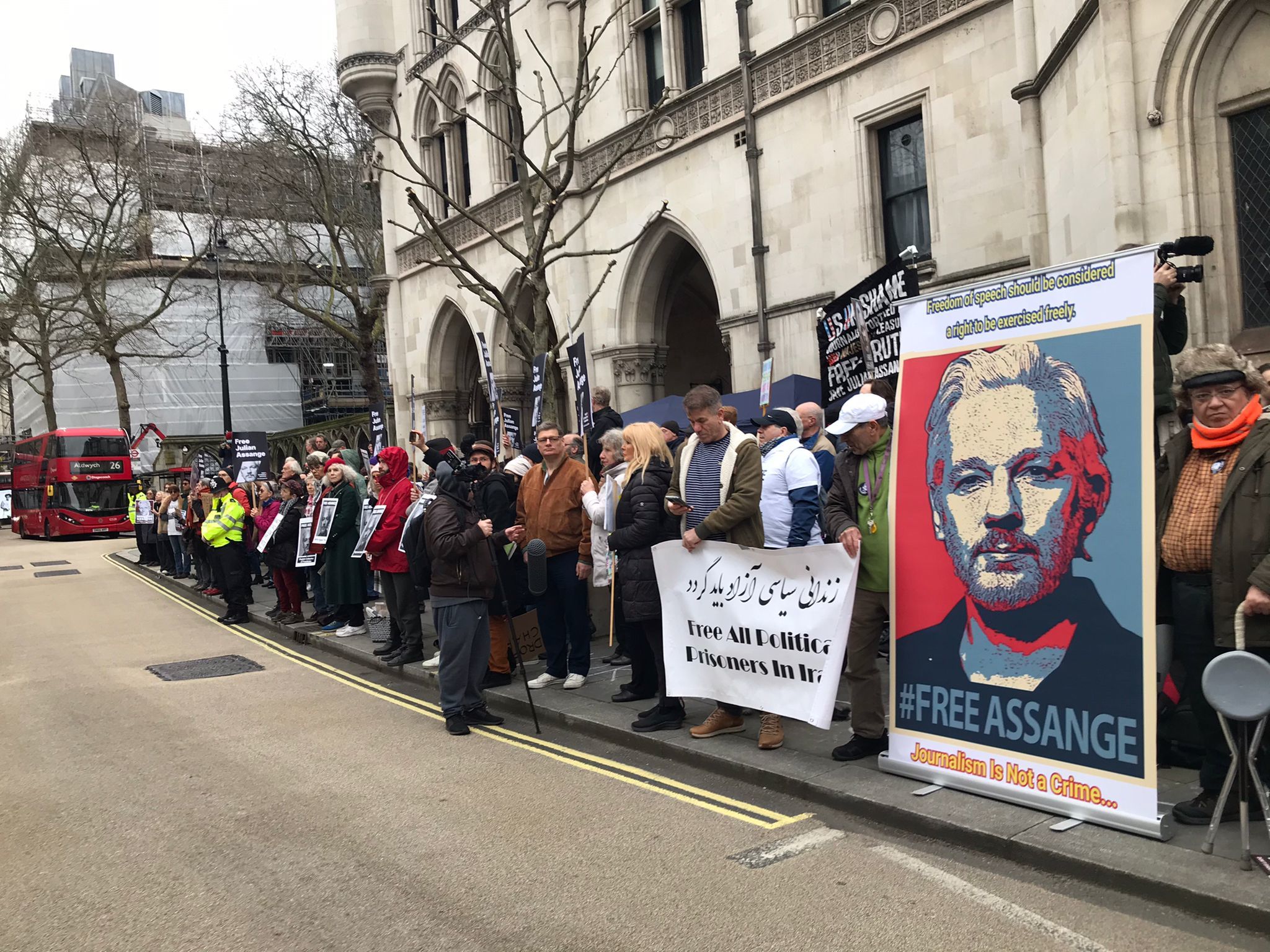 Julian Assange libra su última batalla en los tribunales británicos para frenar su extradición a EEUU