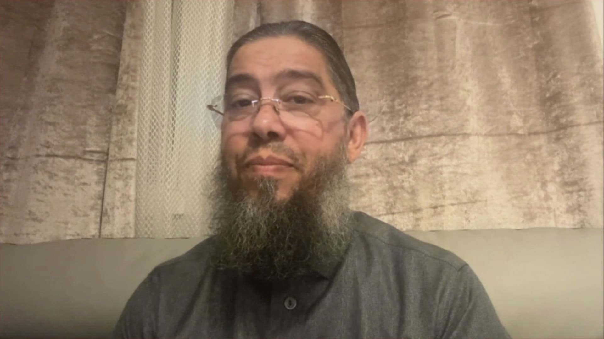 El imam al que quieren expulsar de Francia por decir que la bandera tricolor es «satánica»