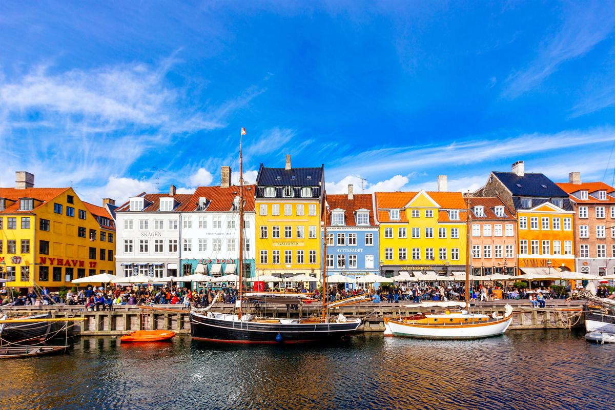 Vista de las coloridas fachadas de Copenhague.