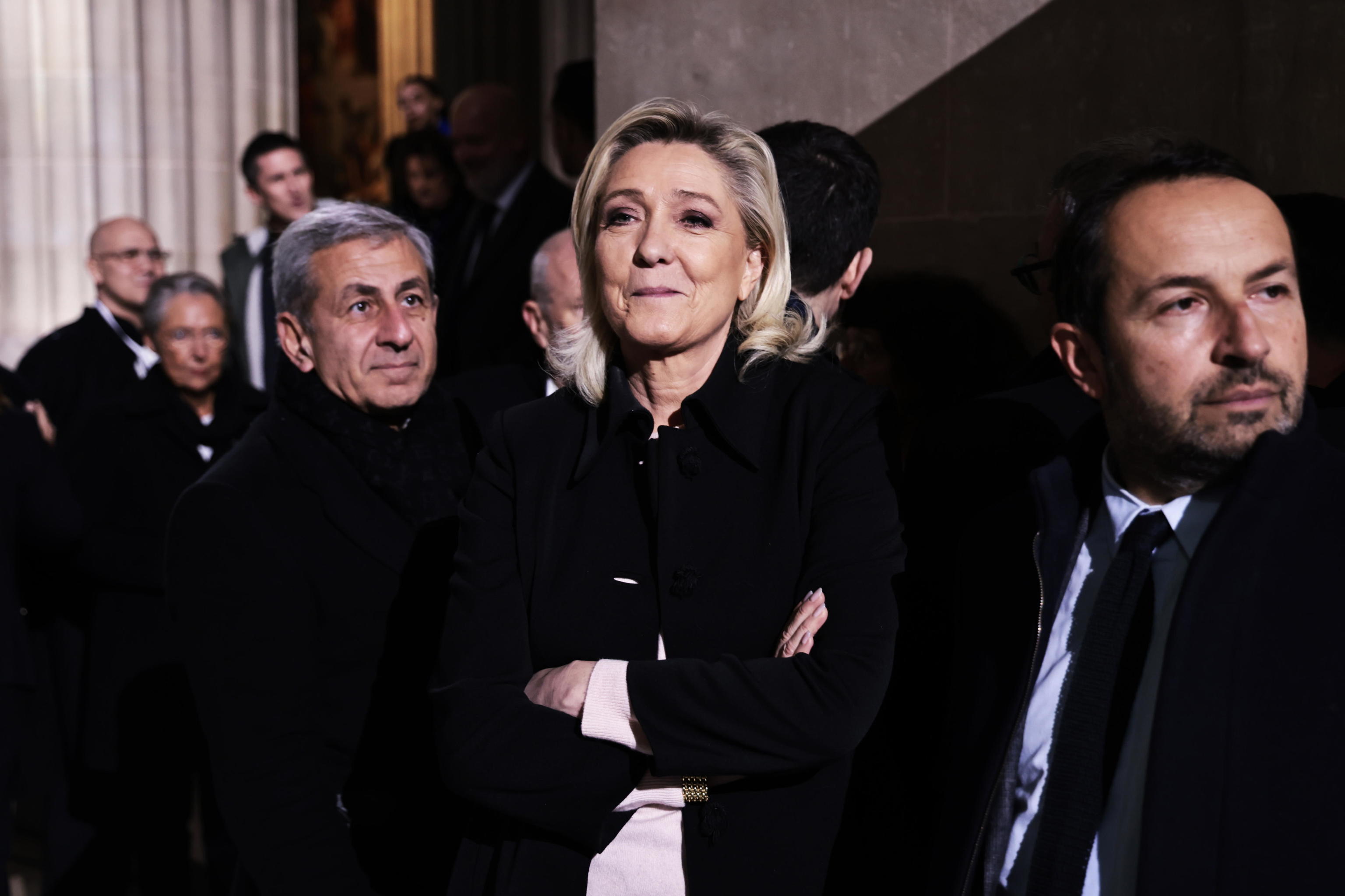Marine Le Pen durante la ceremonia en Pars.