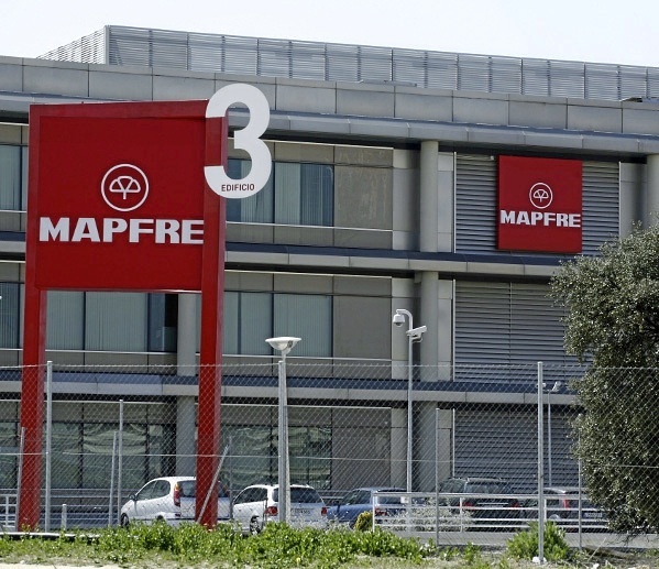 Mapfre refuerza sus servicios en Valencia para ayudar a los afectados del incendio