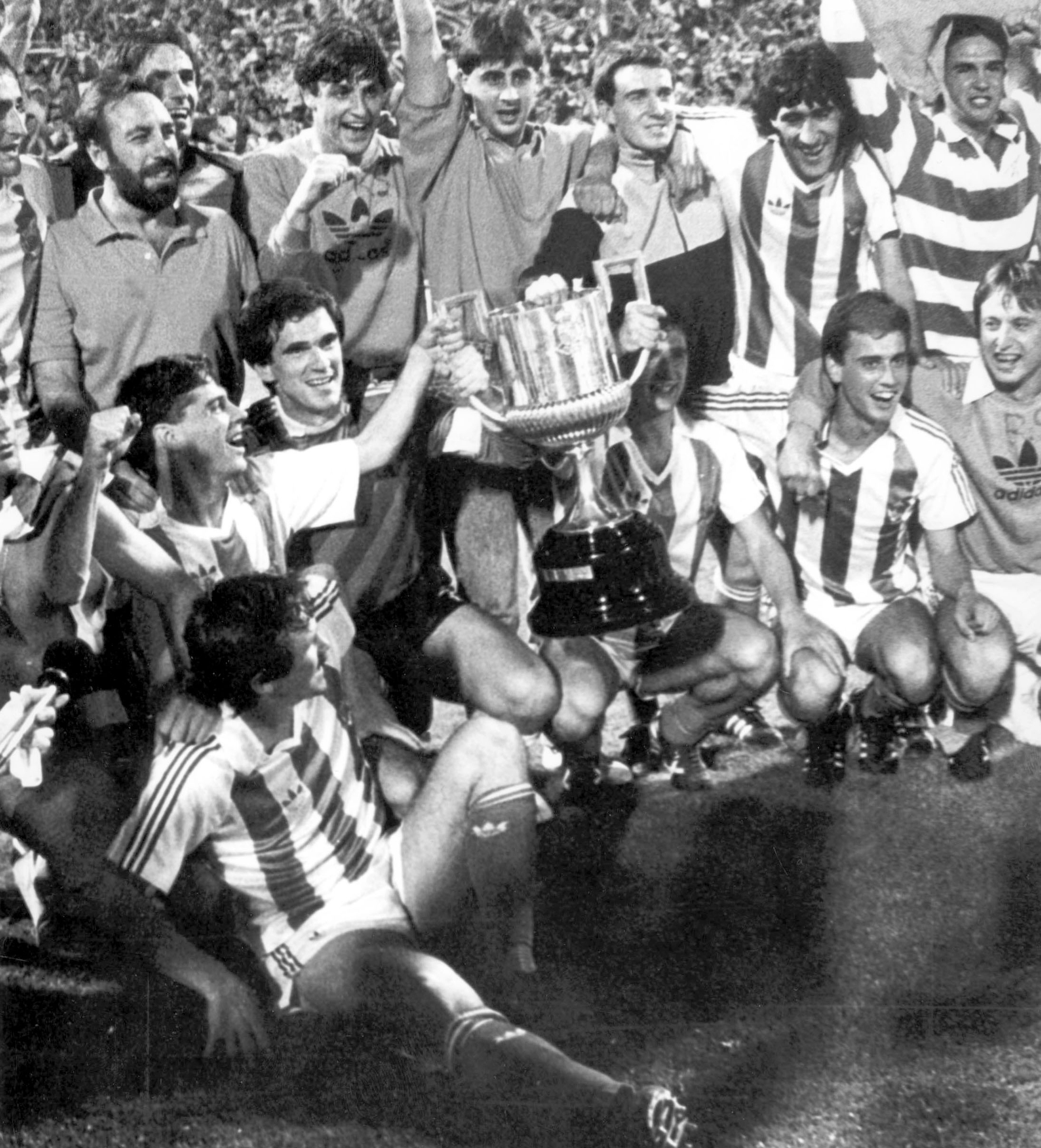 Los jugadores de la Real Sociedad festejan el título de la Copa de 1987.