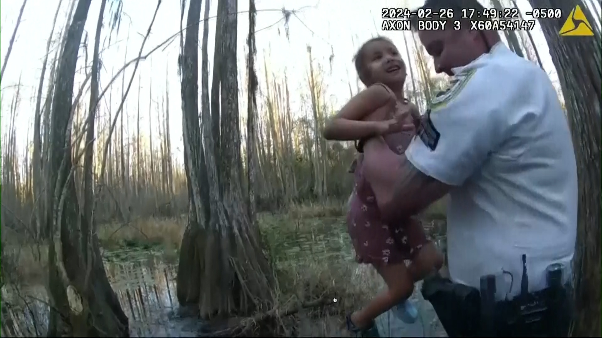 La Policía encuentra a una niña de cinco años con autismo perdida en un área pantanosa de Florida