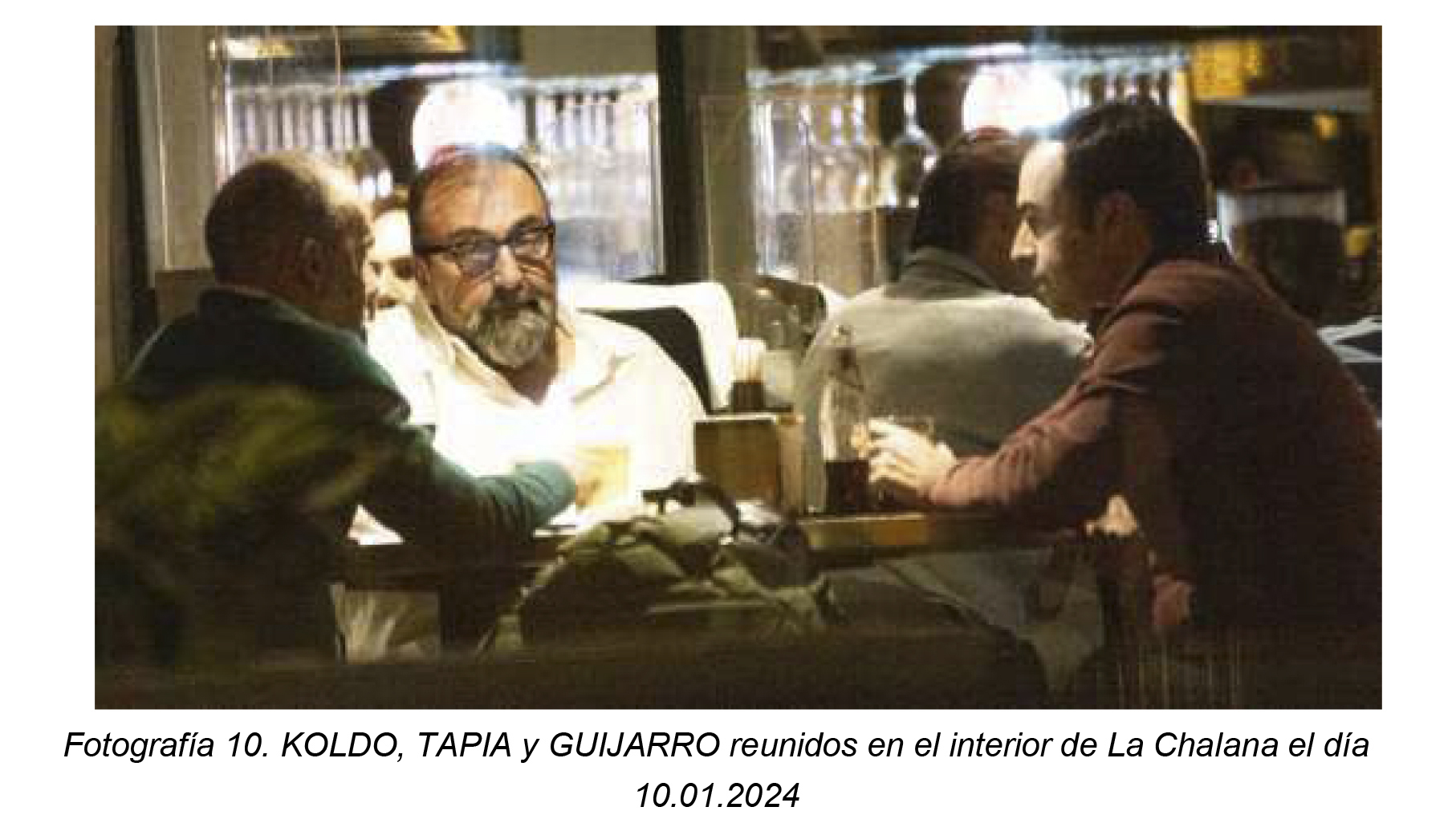 Koldo, Tapia y Guijarro, reunidos en el interior de La Chalana.