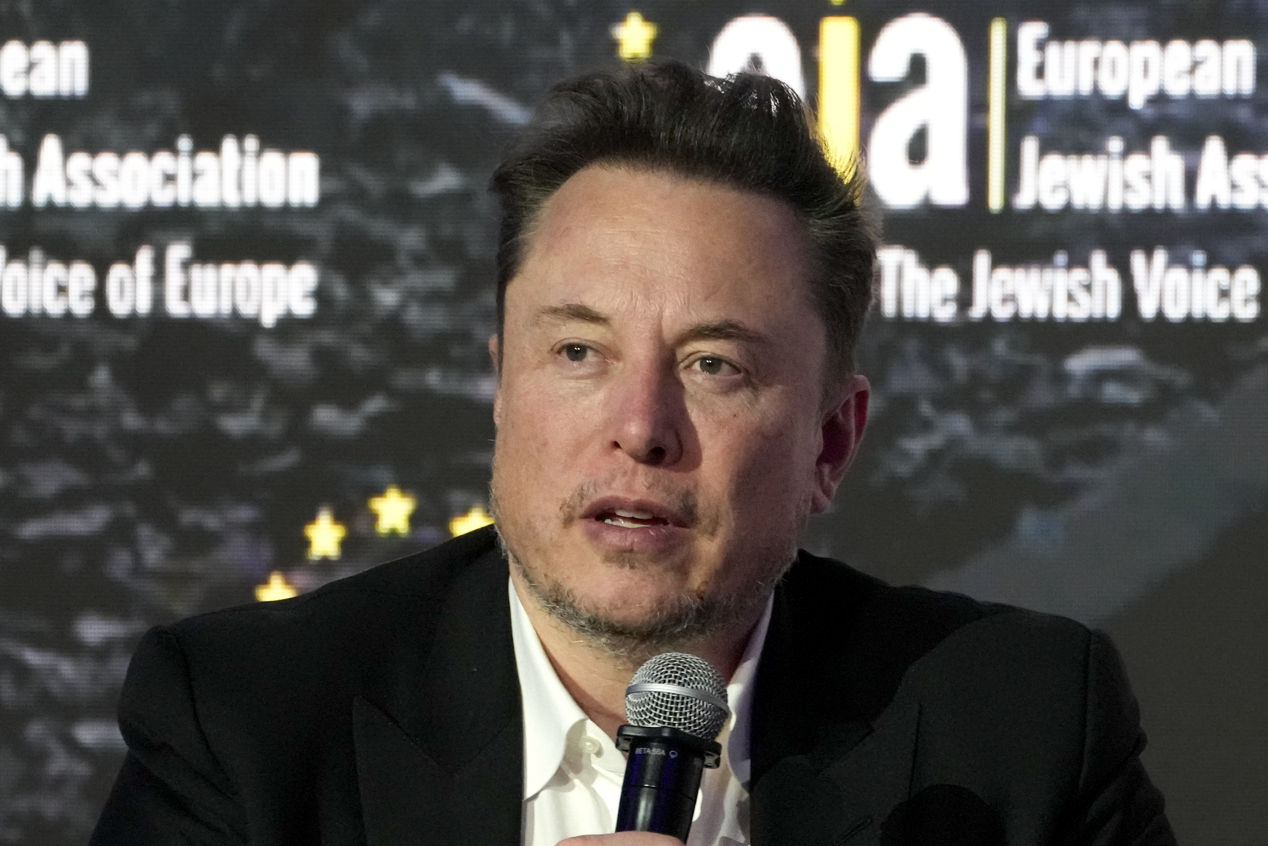 Elon Musk durante una conferencia.