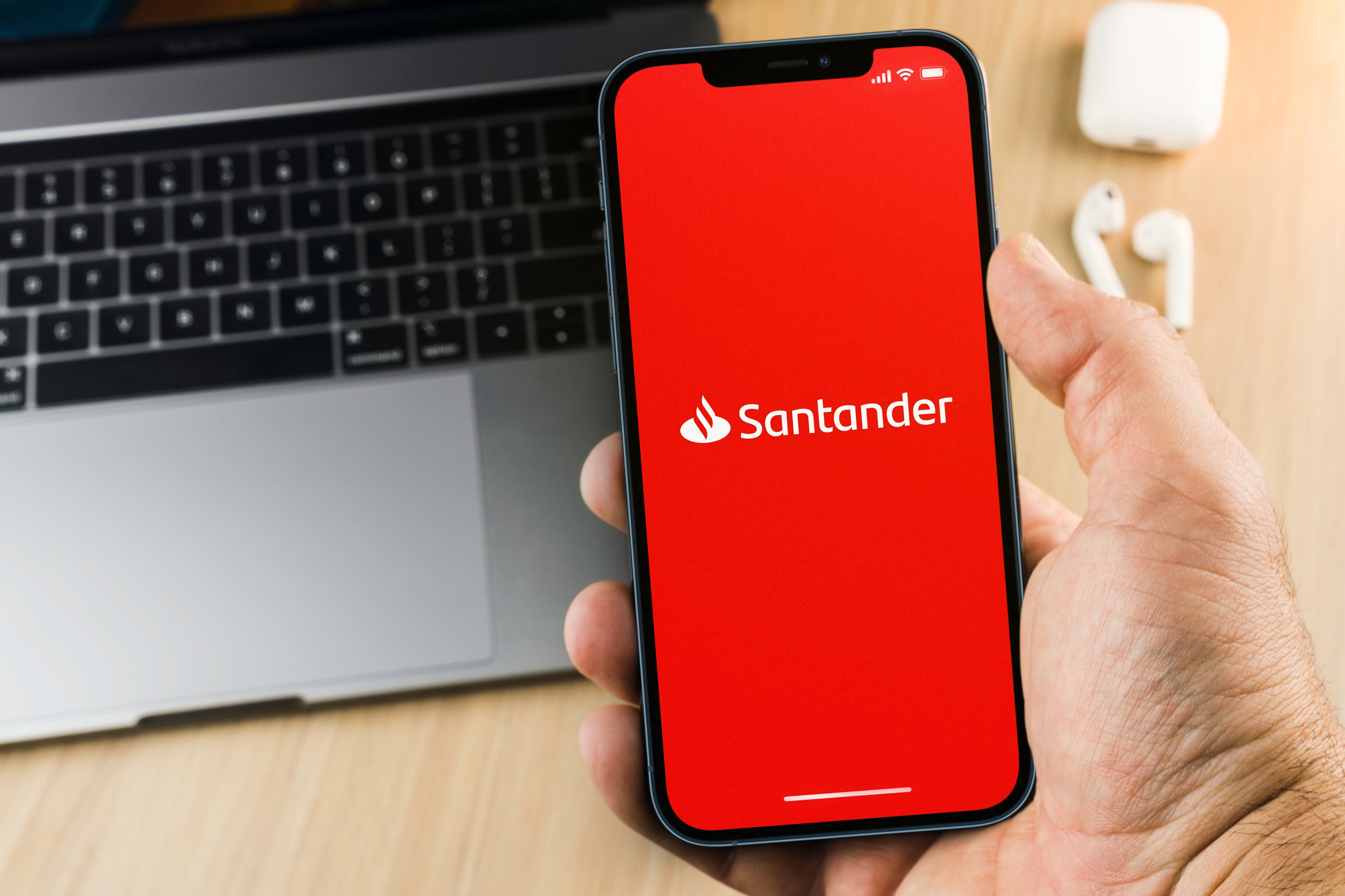 El Santander sufre un «error informático» en su app que duplica la visualización de los movimientos de los usuarios