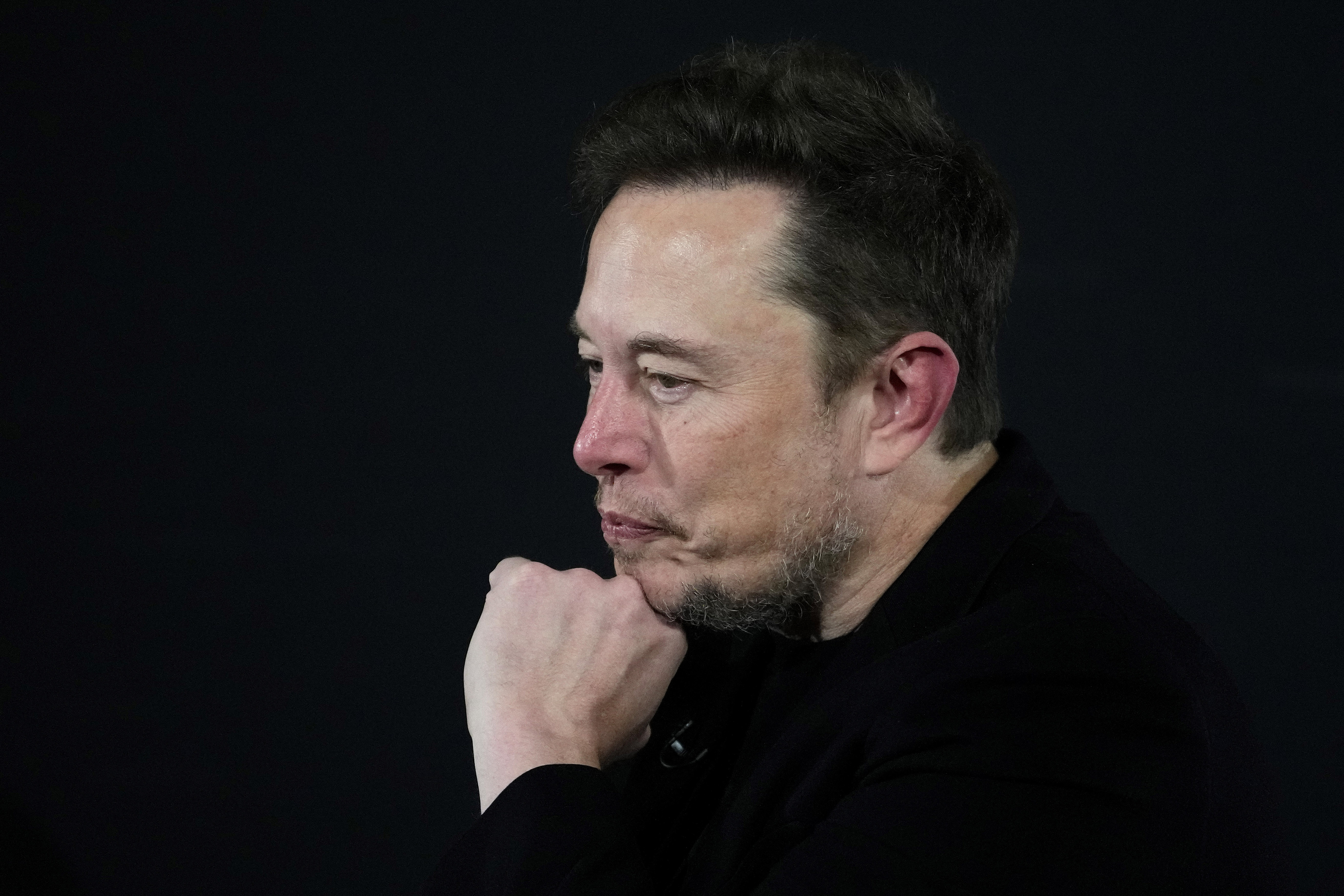 Elon Musk demanda a la empresa detrás de ChatGPT por dejar de trabajar «en beneficio de la humanidad»