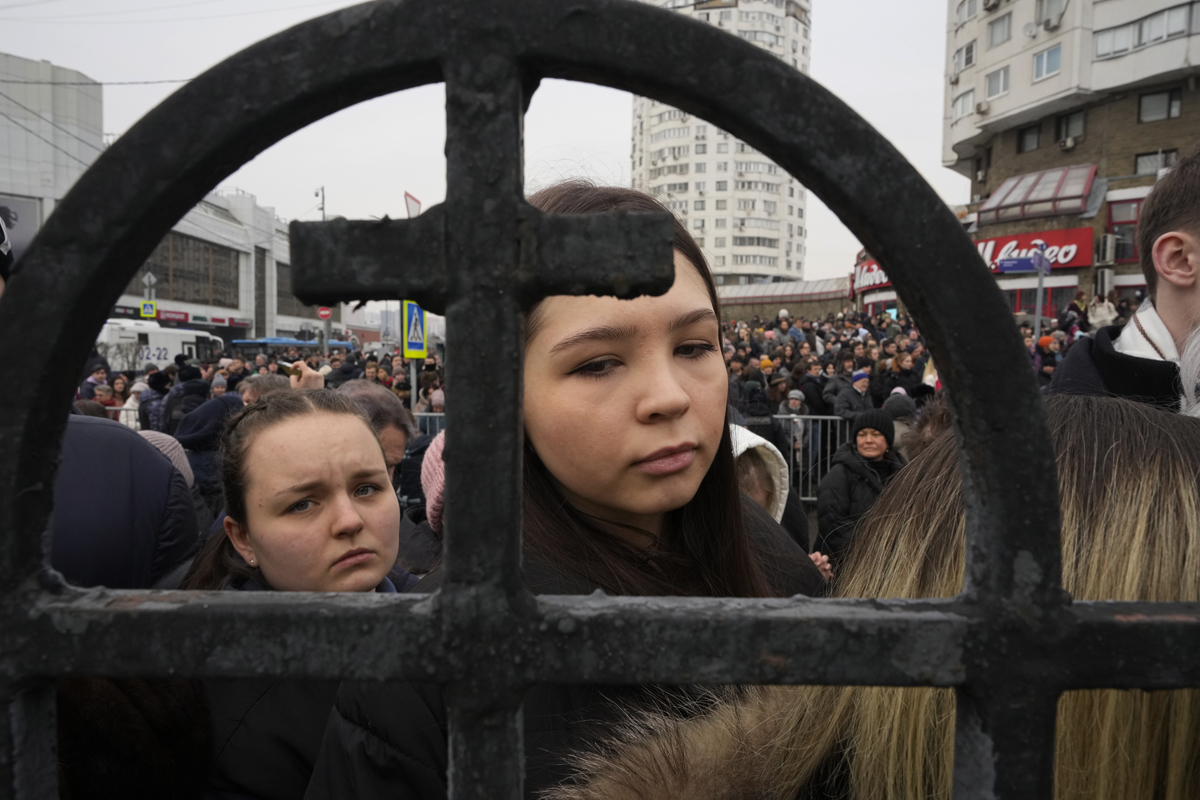 Decenas de personas despiden a Navalny, el pasado 1 de marzo en Mosc.