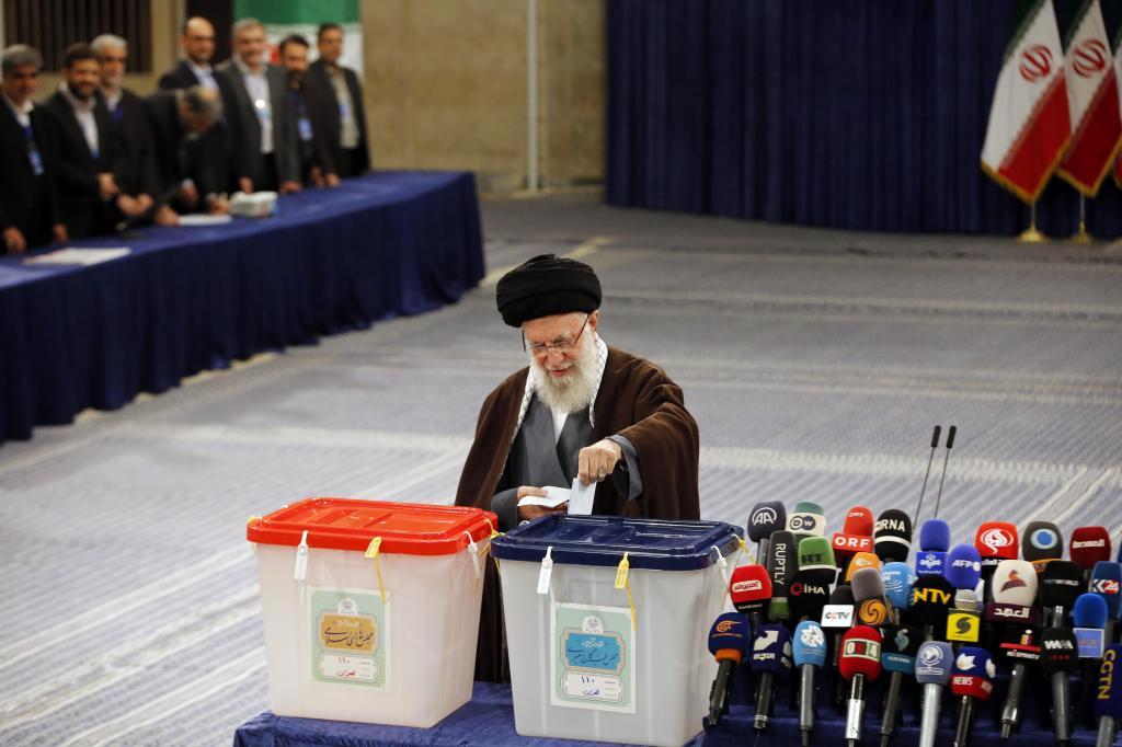 La ‘línea dura’ cercana al ayatolá Jamenei gana las elecciones parlamentarias en Irán