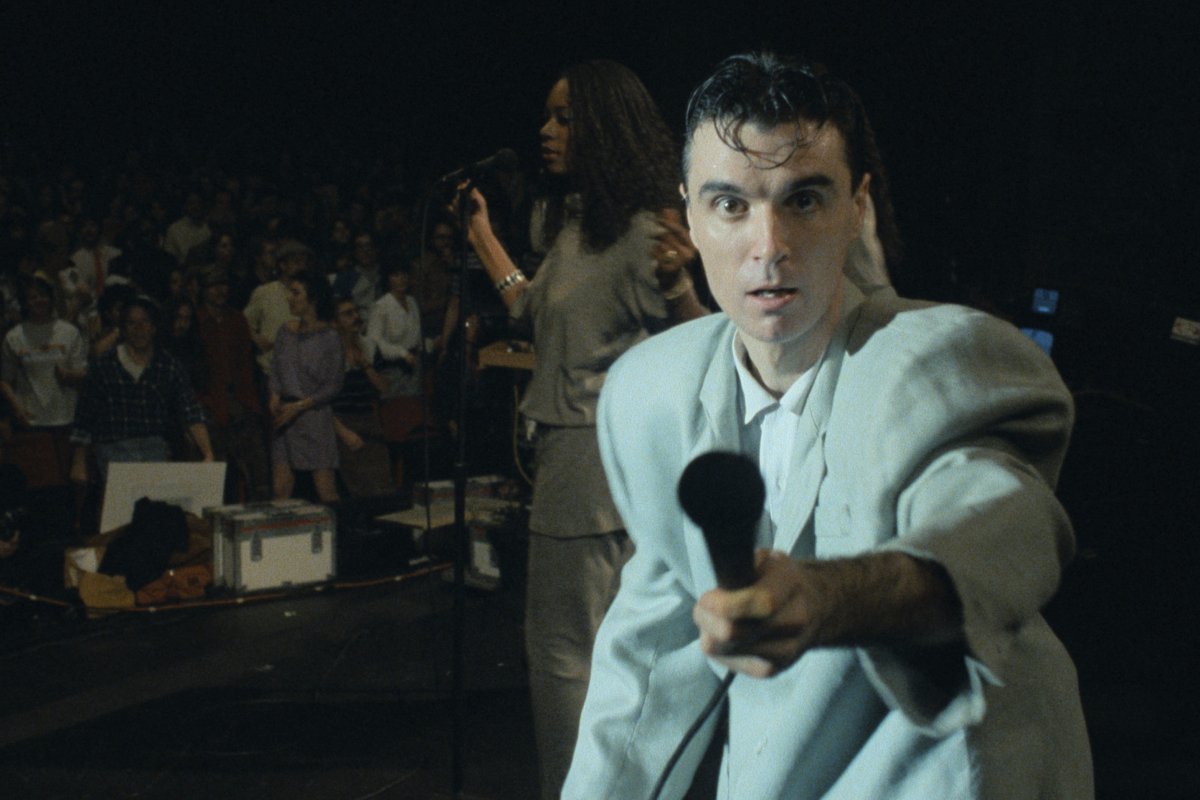 David Byrne, lder de Talking Heads, en un momento de 'Stop Making Sense'