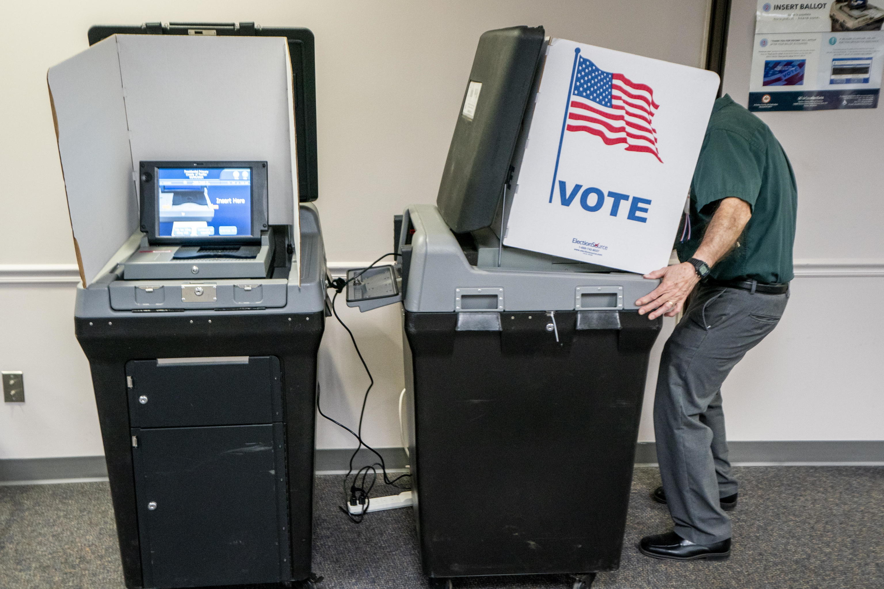 Un votante en Fairfax, Virginia.