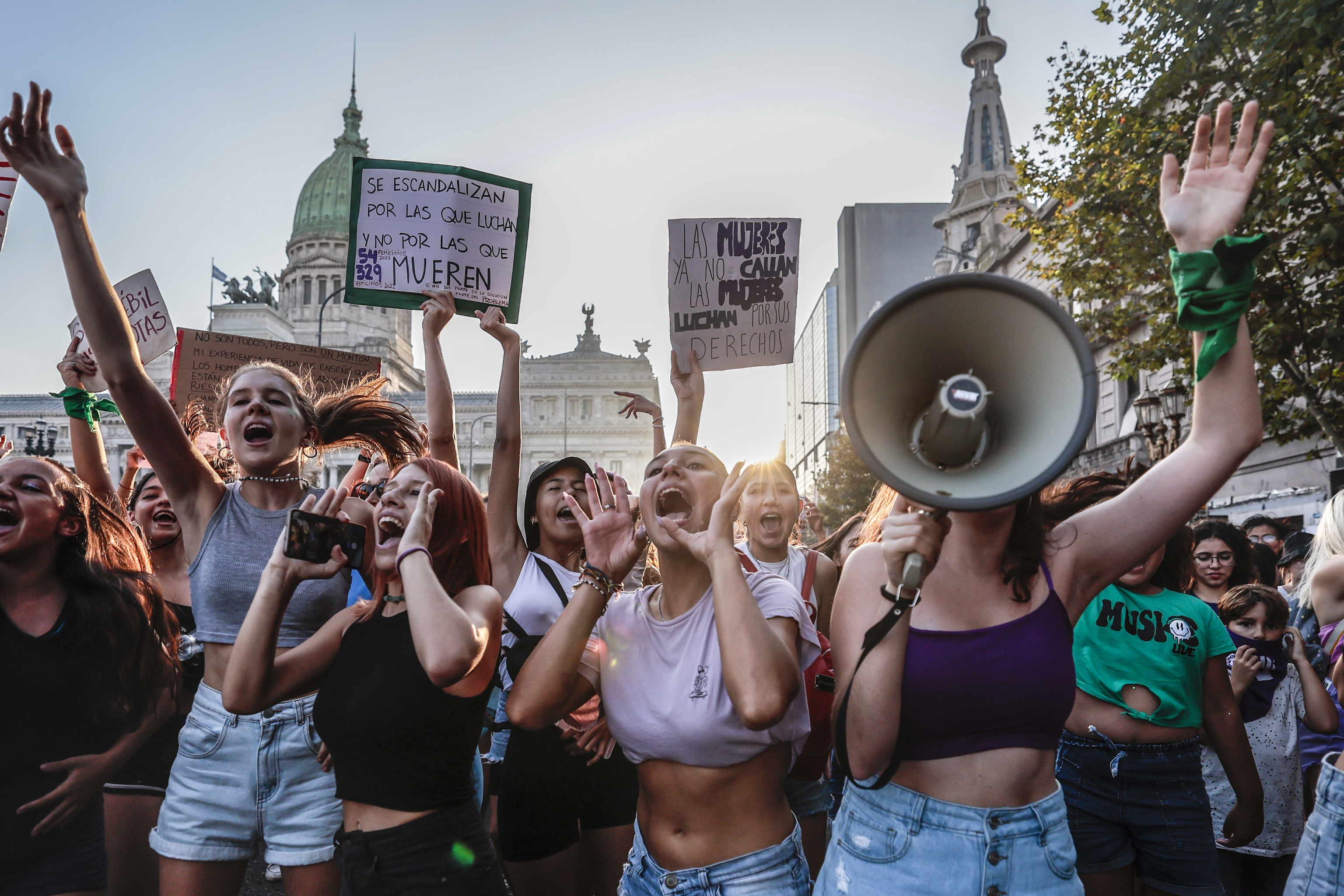 Un grupo de mujeres participando en la manifestacin del Da de la Mujer en la ciudad de Buenos Aires (Argentina).