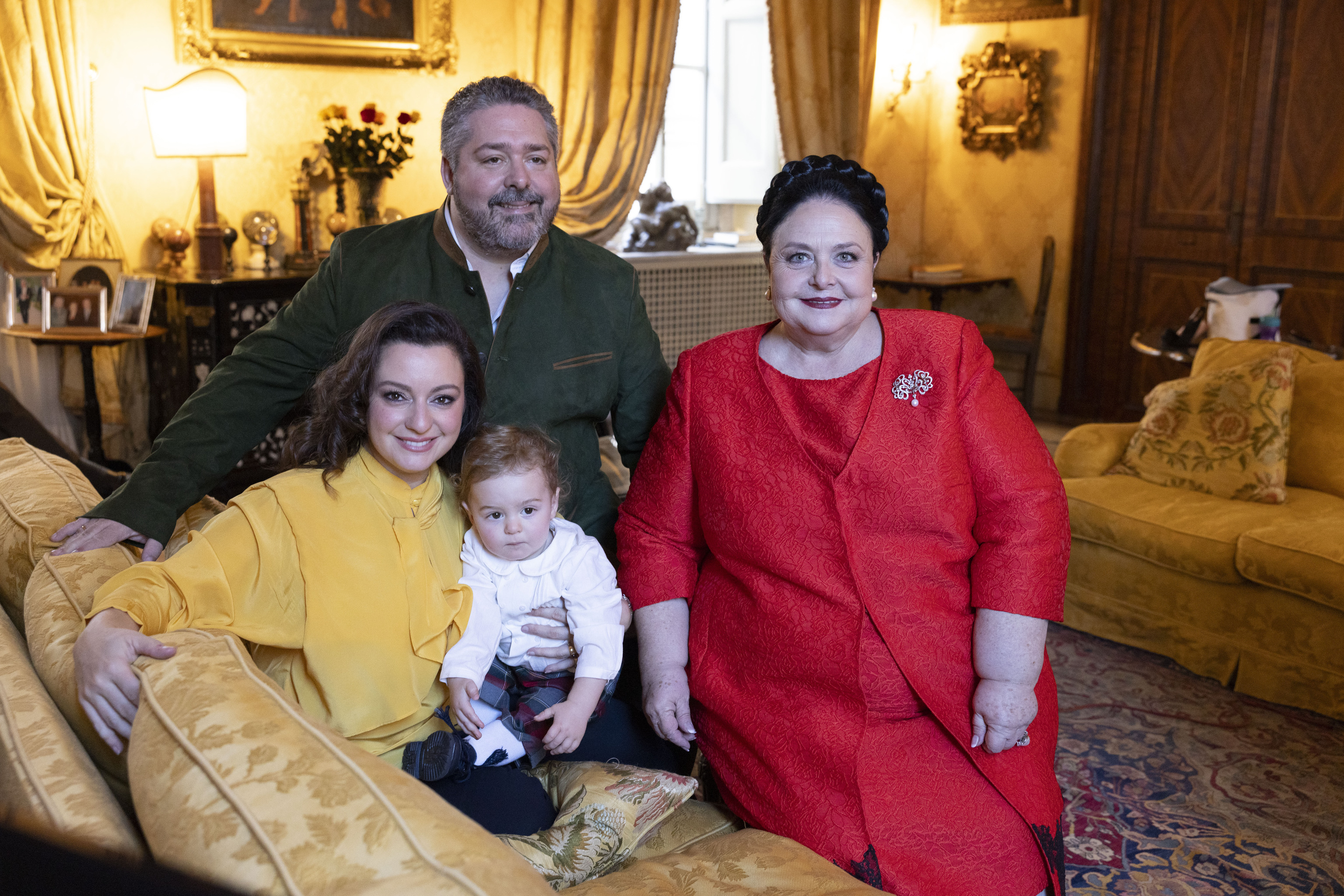 La gran duquesa Mara de Rusia con su hijo, su nuera y su nieto Alexander