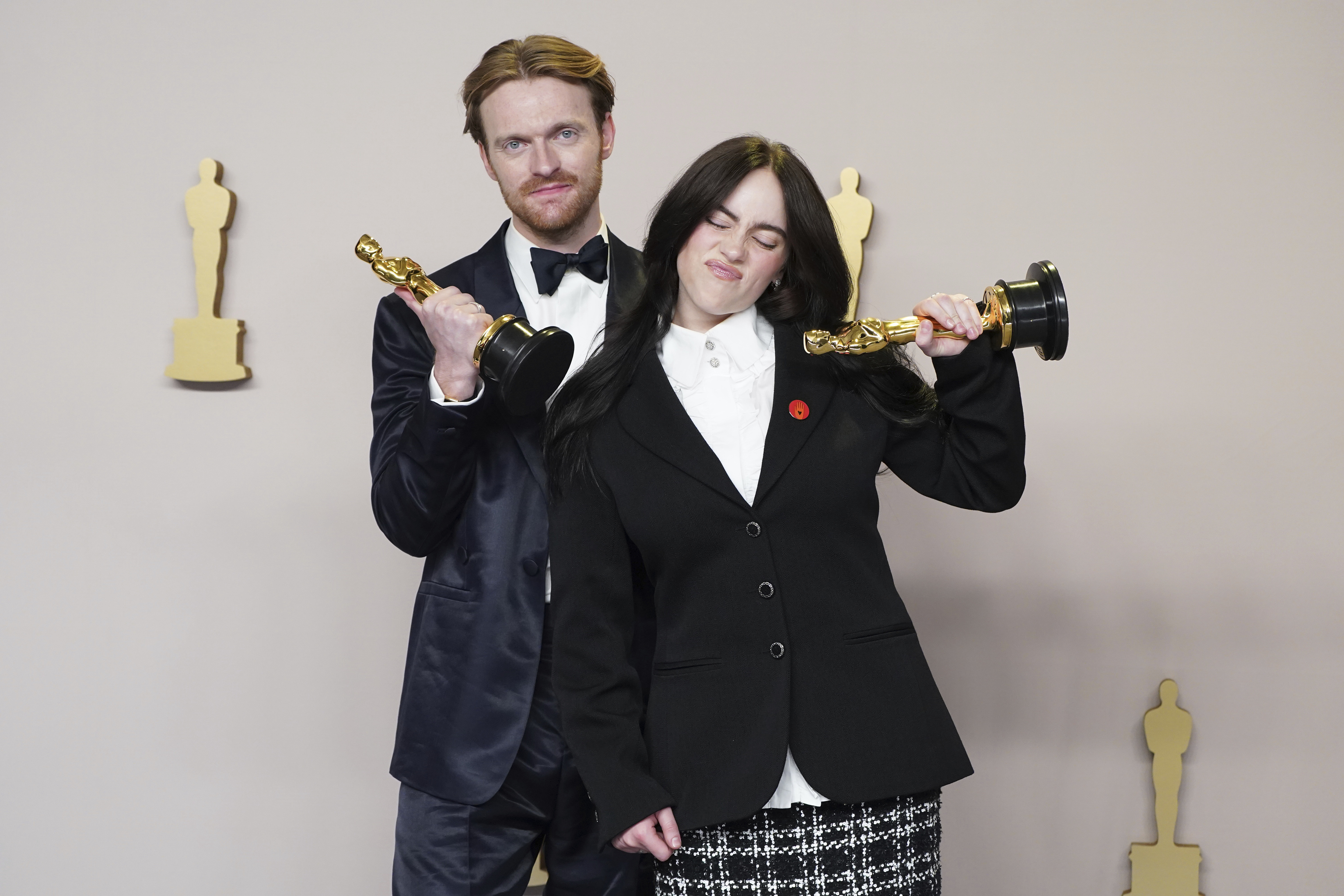 Billie Eilish y Finneas, son sus Oscar a mejor cancin.