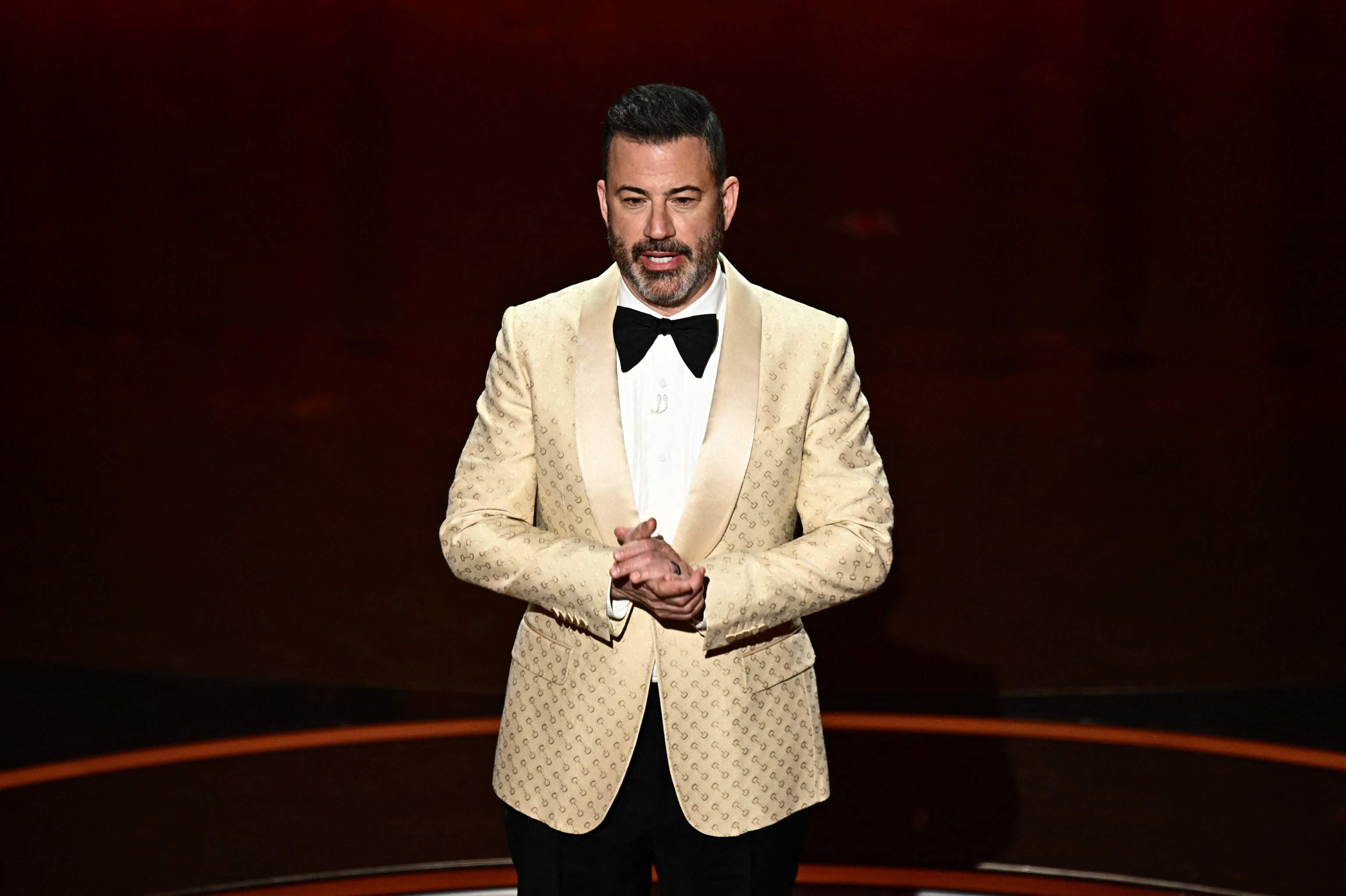 El presentador de televisin Jimmy Kimmel habla en el escenario durante la 96 edicin de los Premios de la Academia en el Dolby Theatre de Hollywood, California, el 10 de marzo de 2024.