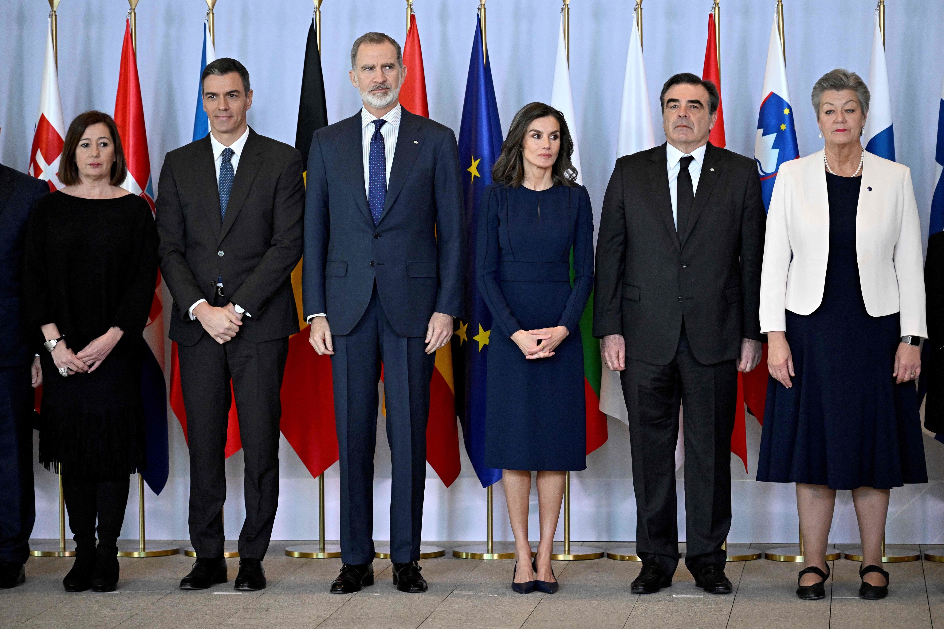 Los Reyes junto al presidente del Gobierno y el vicepresidente de la Comisin Europea