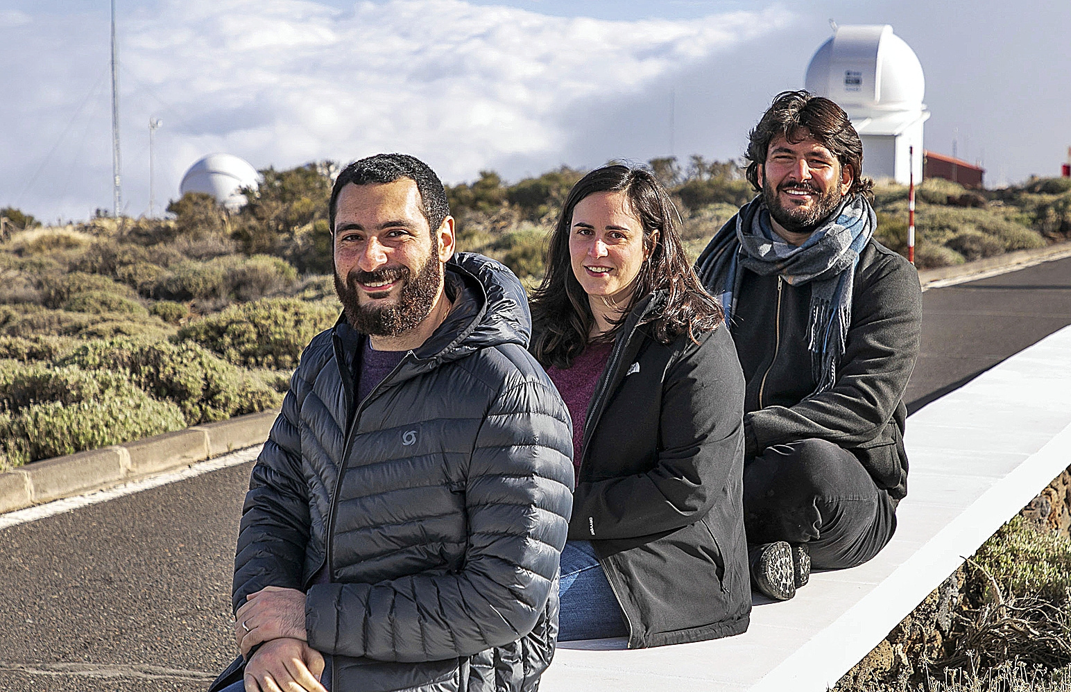 Michael  Abdul-Masih (i), Ana Escorza y Joo  Benedetti, en el Observatorio de El Teide