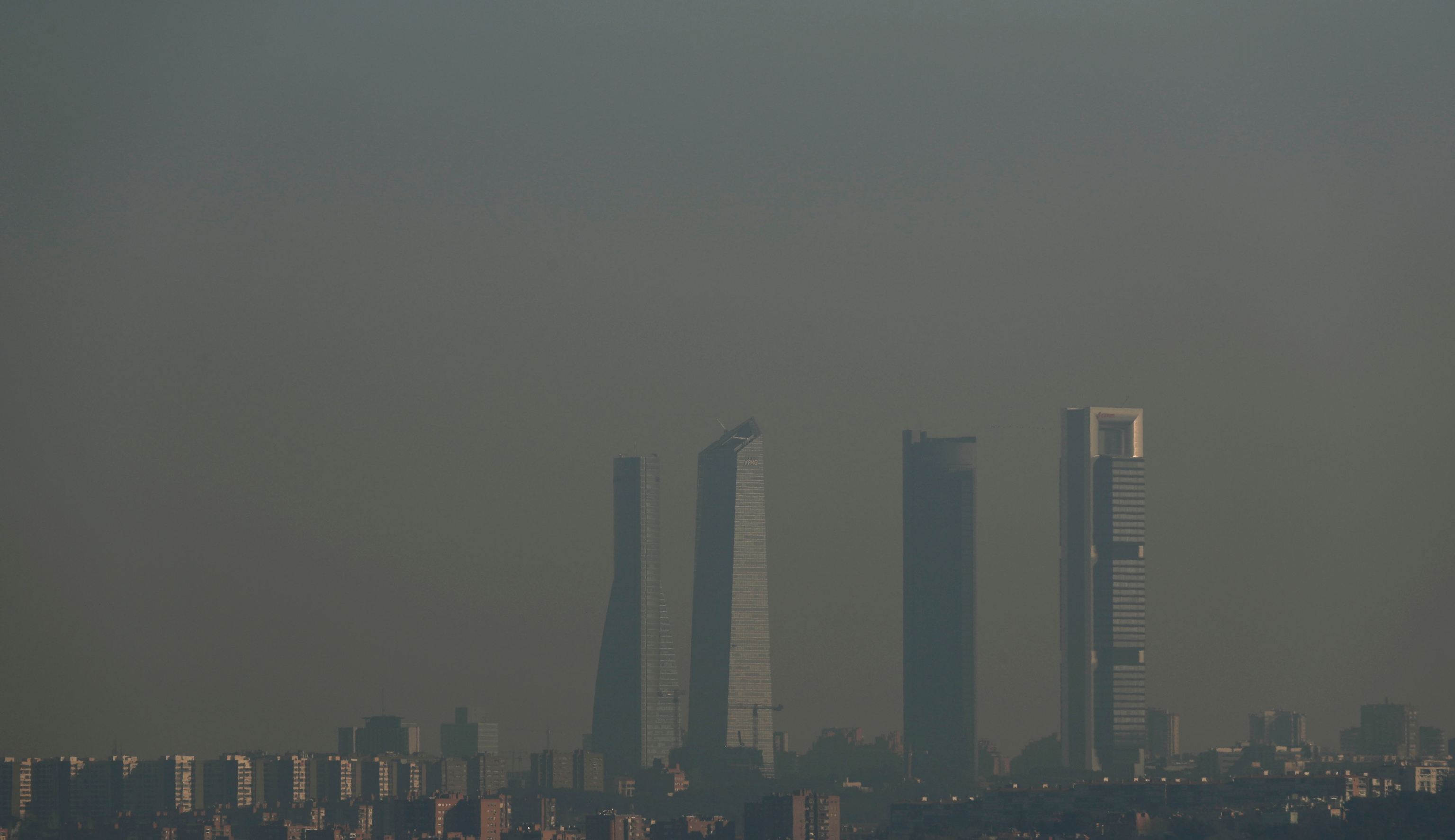Nube de contaminacin sobre la ciudad de Madrid.