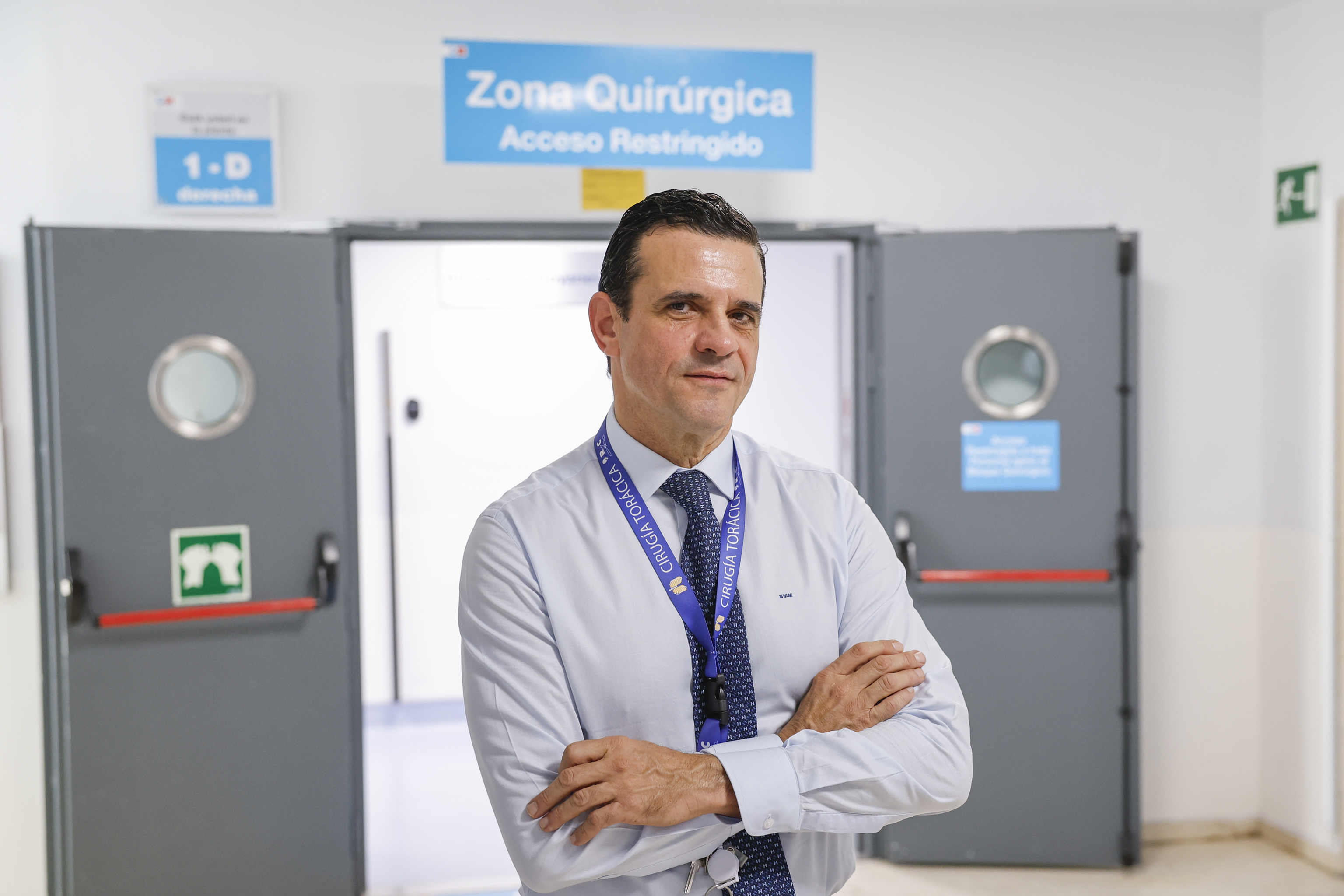 Nicols Moreno, jefe de Ciruga Torcica del Hospital Ramn y Cajal, uno de los centros que lleva a cabo implante de prtesis personalizadas.
