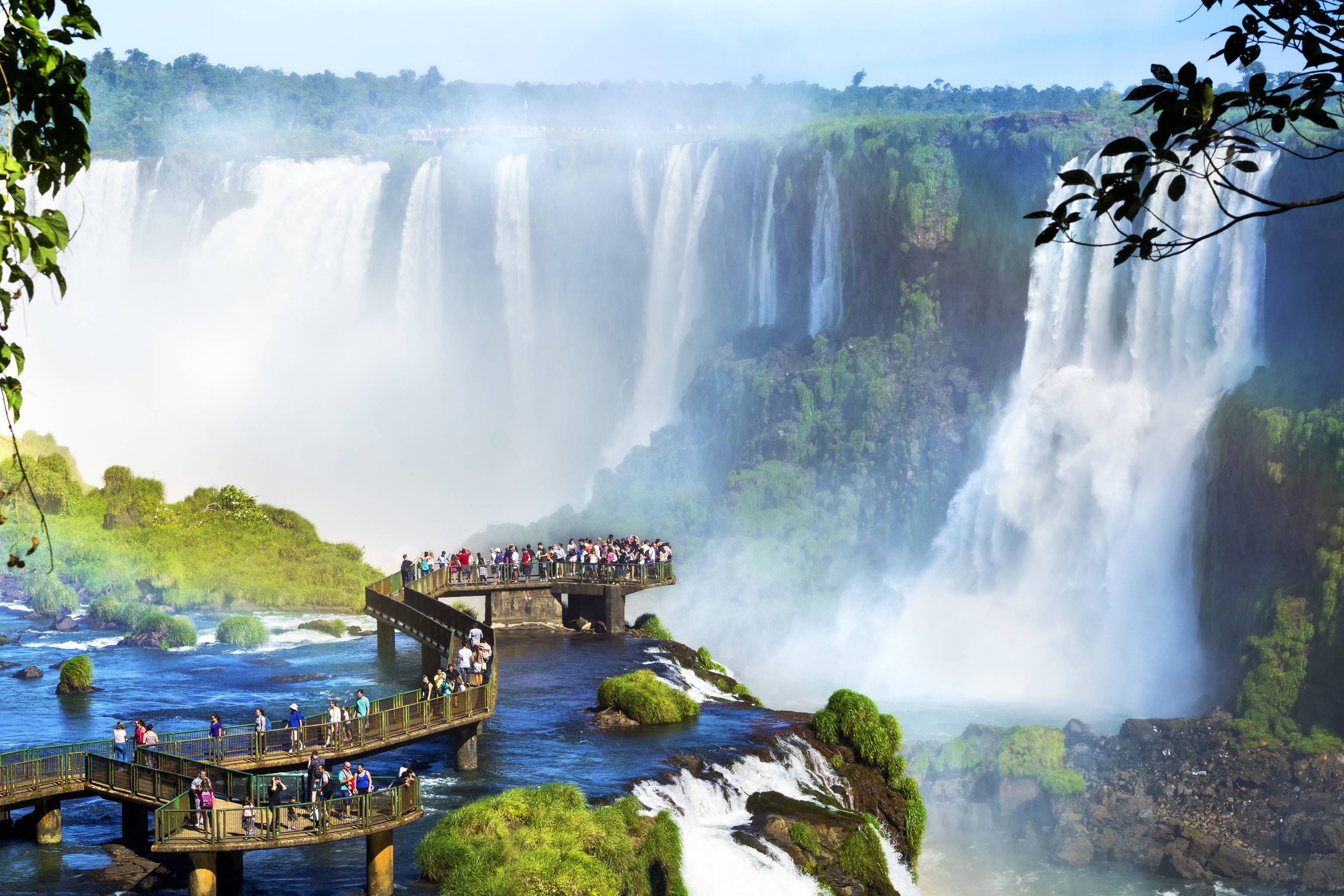 Las cataratas de Iguaz, una joya natural compartida entre Brasil  y Argentina, que tambin se encuentra muy prximo a la frontera con Paraguay.