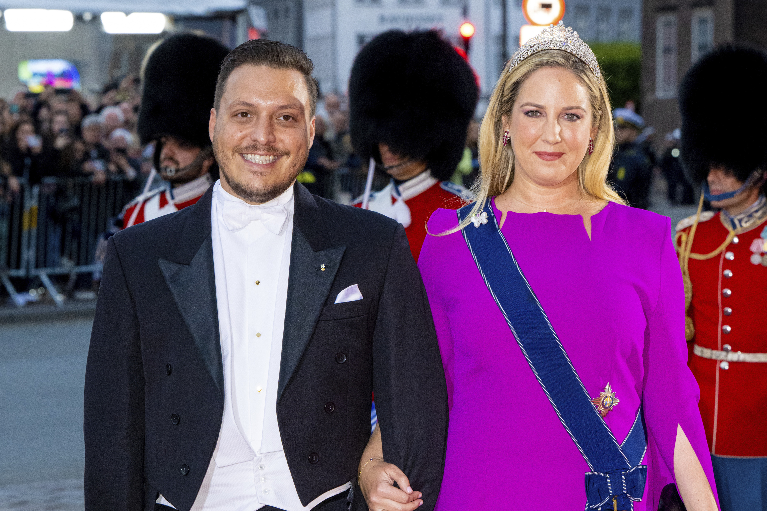 Teodora de Grecia y Matthew Kumar en Copenhague, en el jubileo de la reina Margarita, en 2022.