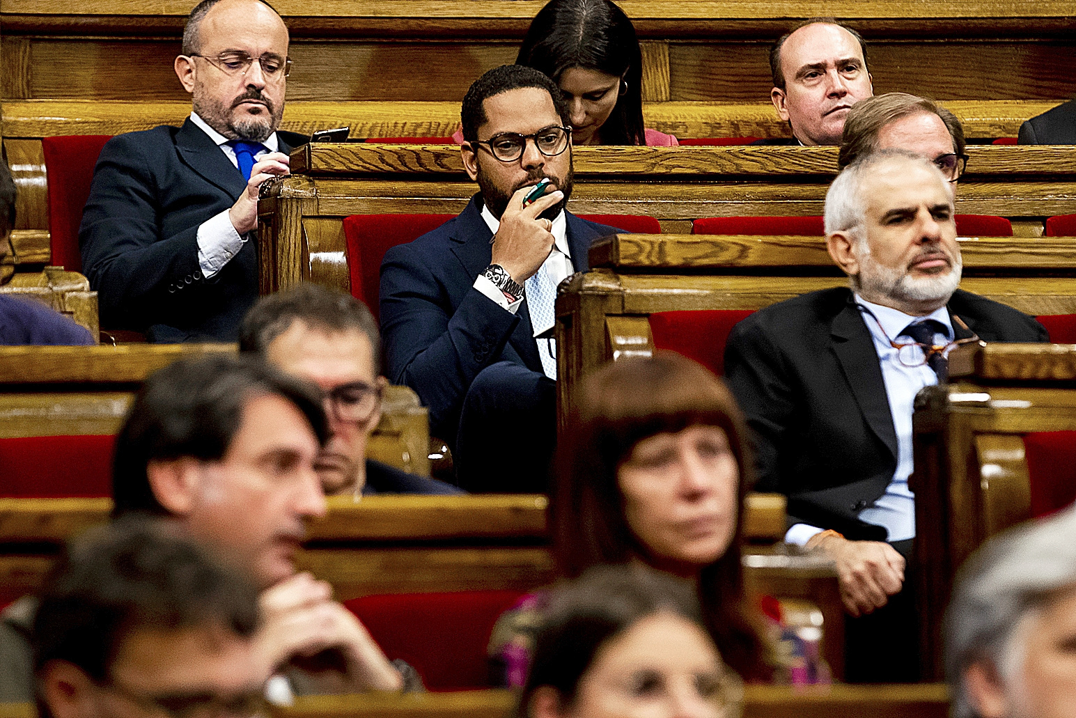 De izquierda a derecha: Alejandro Fernndez (PP de Catalua), Ignacio Garriga (Vox) y Carlos Carrizosa (Cs), en el Parlament.