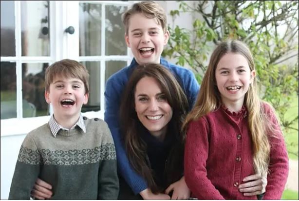 La polmica foto de Kate con sus hijos, que fue manipulada con photoshop.