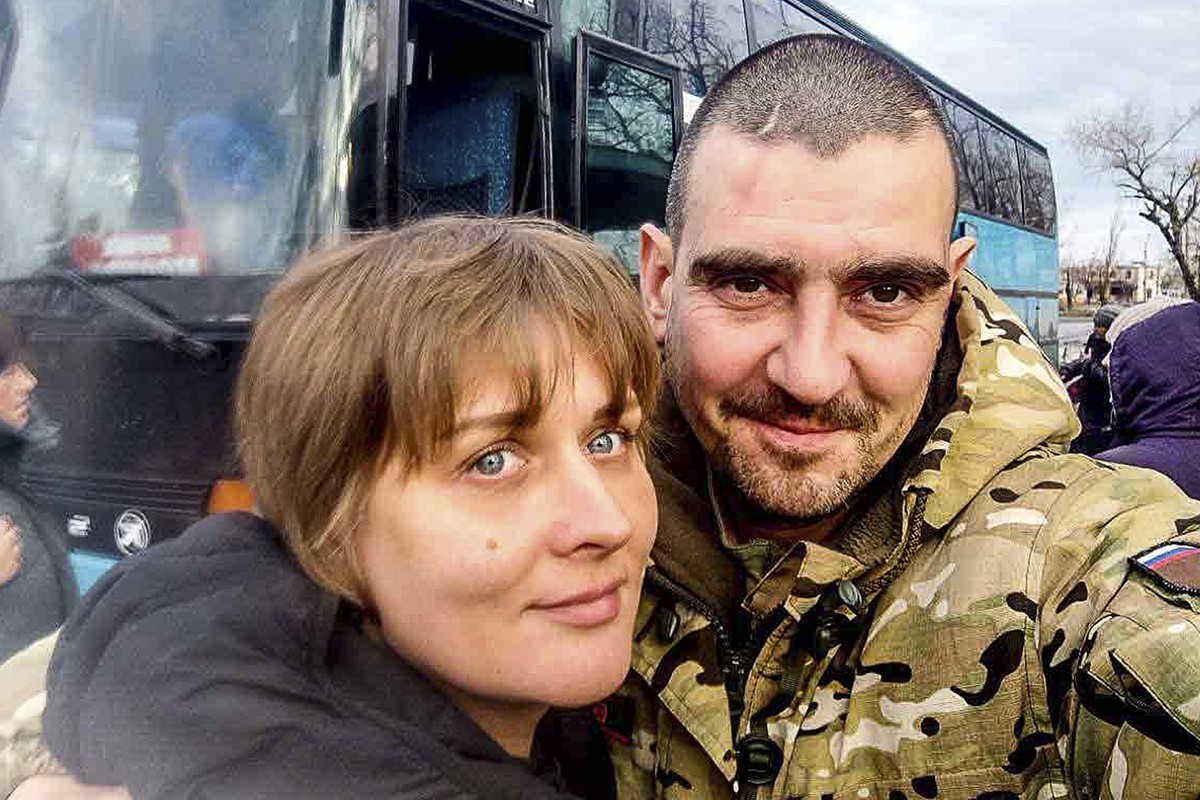 Svetlana y el soldado asesinado Ilya Bajarev.
